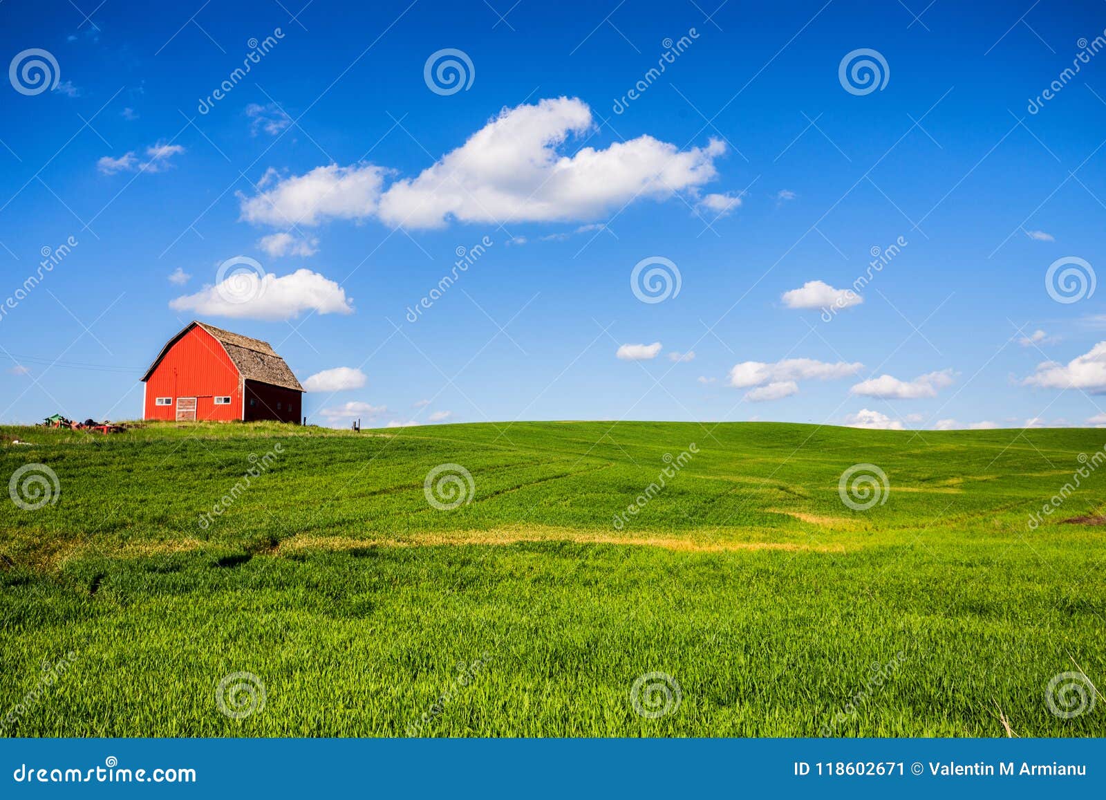 Red Barn In The Summer Stock Image Image Of Countryside 118602671