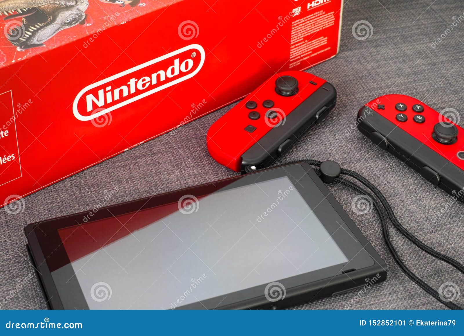 Samlet tilstødende Woods Red Box with Nintendo Switch Video Game Console and Two Joy-Cons Editorial  Photo - Image of electronics, control: 152852101