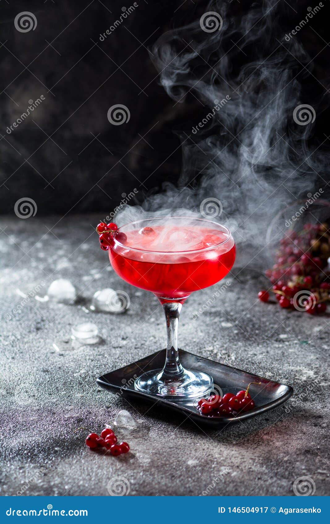 Red Cocktail With Ice Vapor. Cocktail With Smoke. Alcohol Drink, Vodka, Ice, Party, Dry Ice. Stock Image - Image Of Dioxide, Martini: 146504917