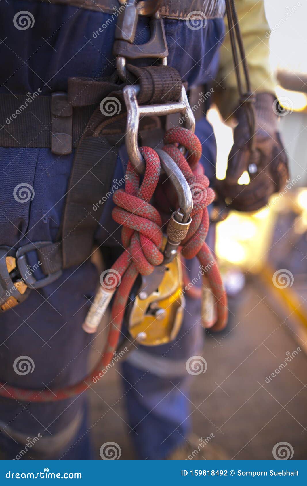 the red dynamic nylon ropes, fasten with figure of eights knot attaching, secure into aluminium rope access safety descender