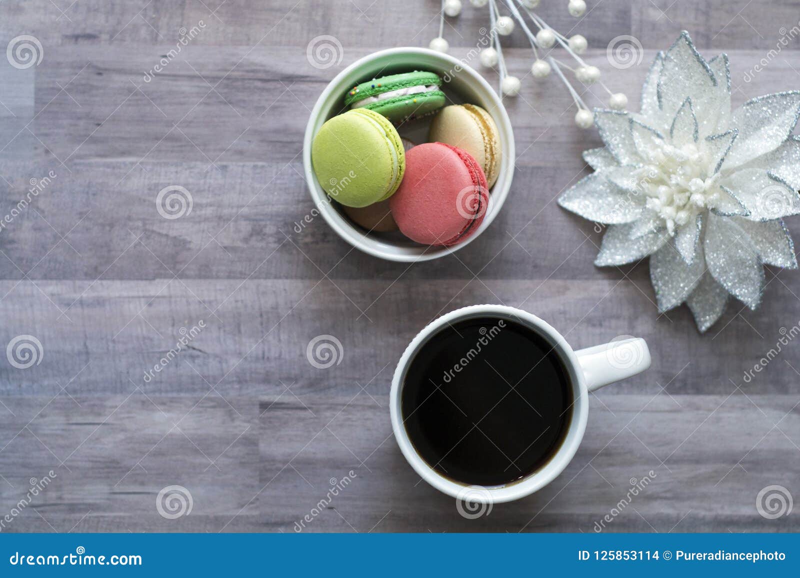 Red and Green Christmas Macaroons in Bowl Stock Photo - Image of ...