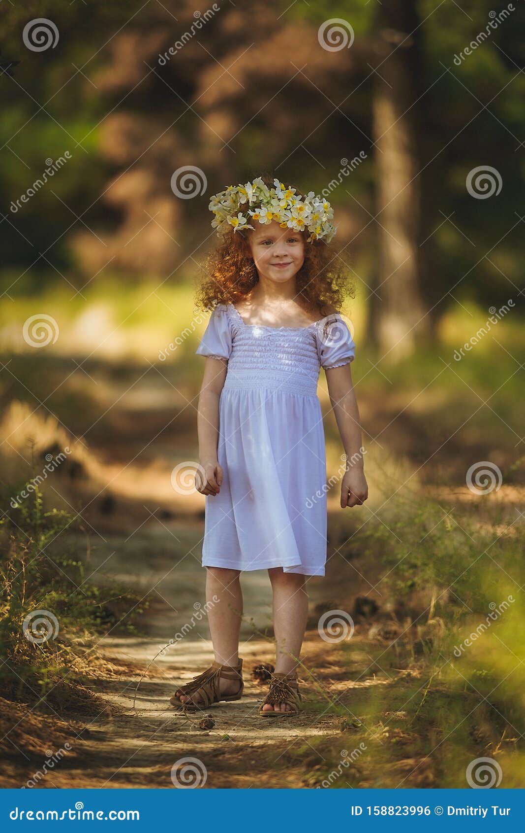 grim placere Indsigtsfuld Red Hair Baby Girl Walking in Forest with Flowers. Stock Photo - Image of  happiness, childhood: 158823996