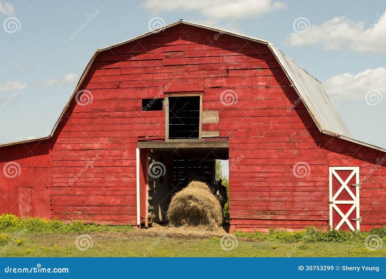 Red Horse Barn stock image. Image of straw, wood, green - 30753299, image size:1600x1157