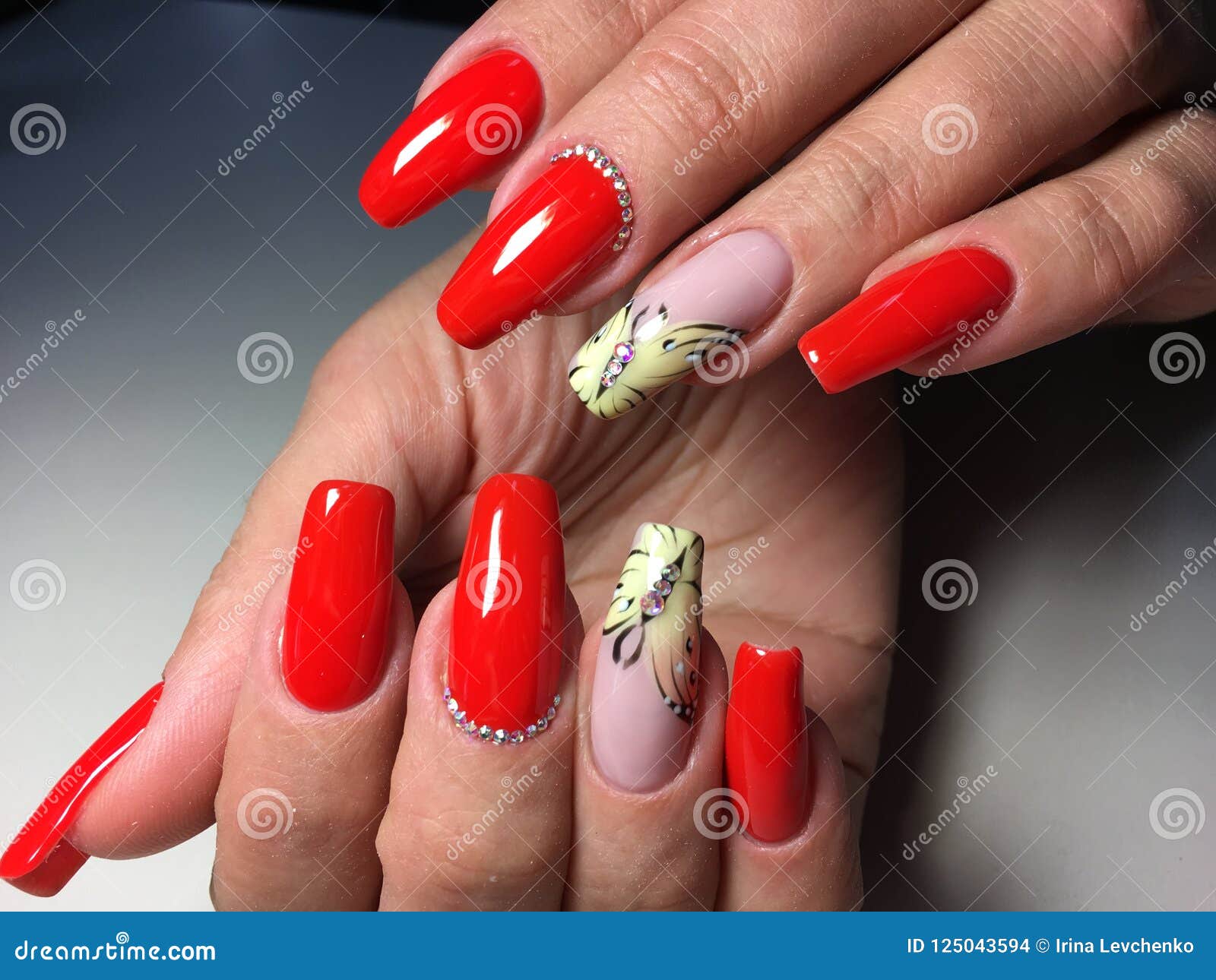 Designer Manicure - the stylish housewife