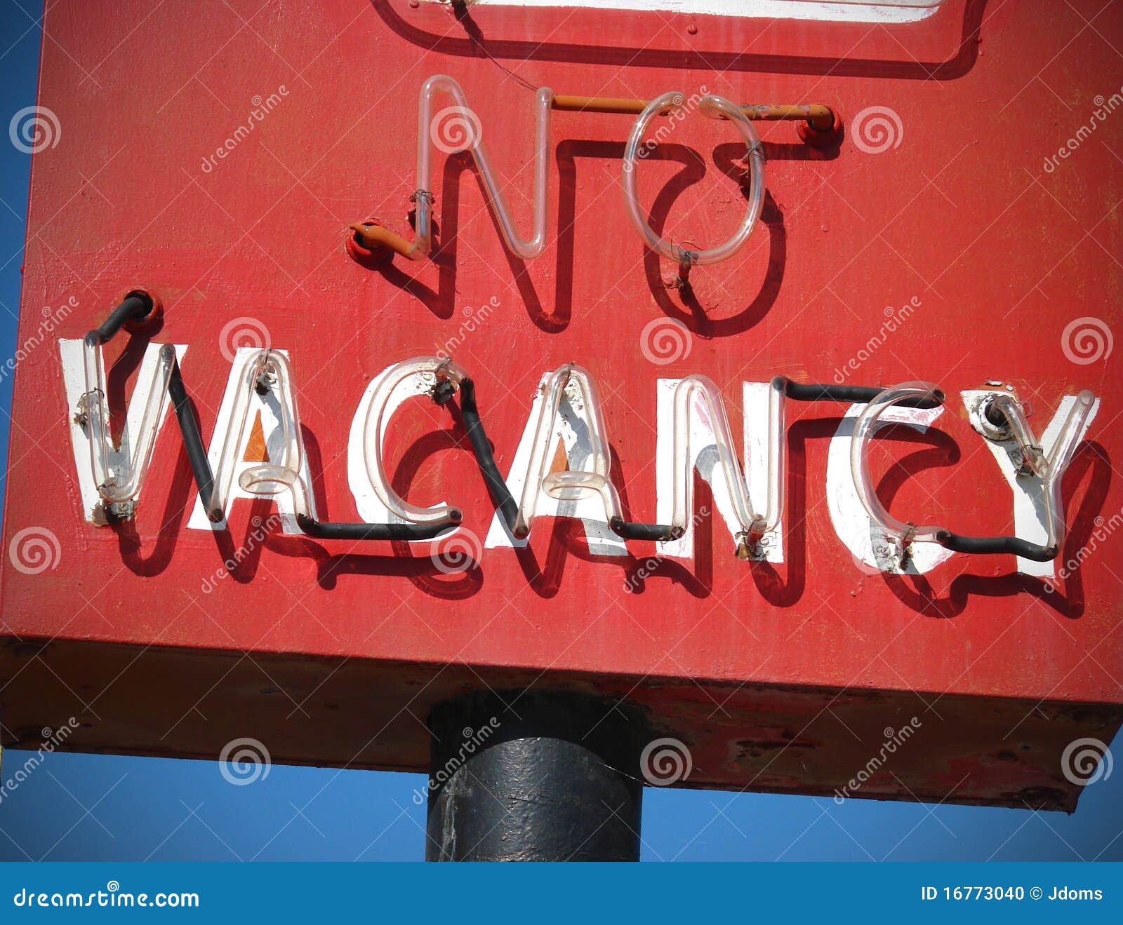 red no vacancy sign