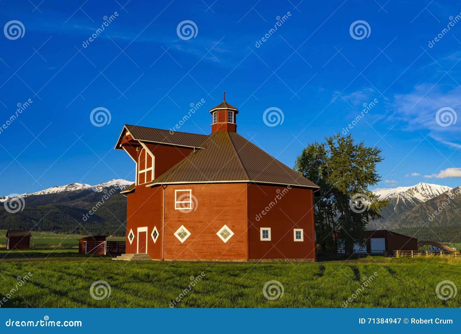 red octagonal barn