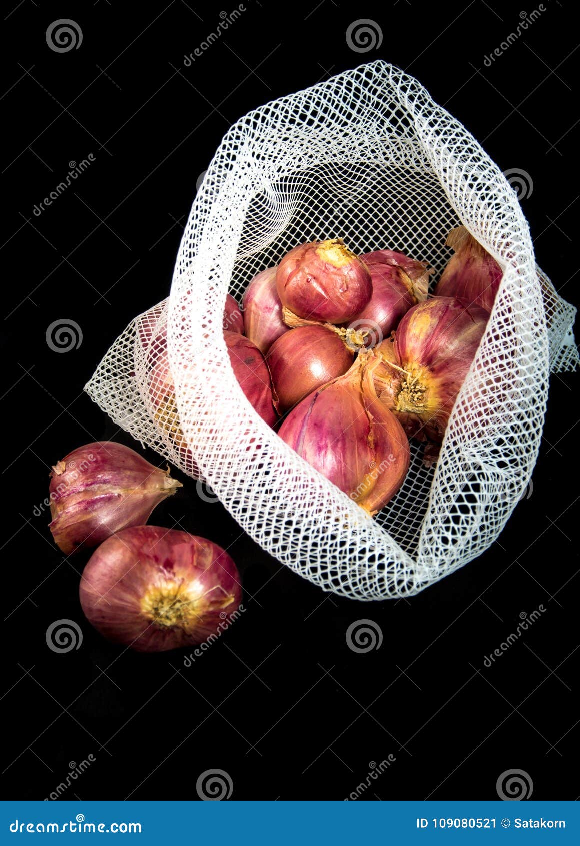 Many Red Onions in Purple Mesh Bags Stock Photo - Image of shop, bags:  278053590