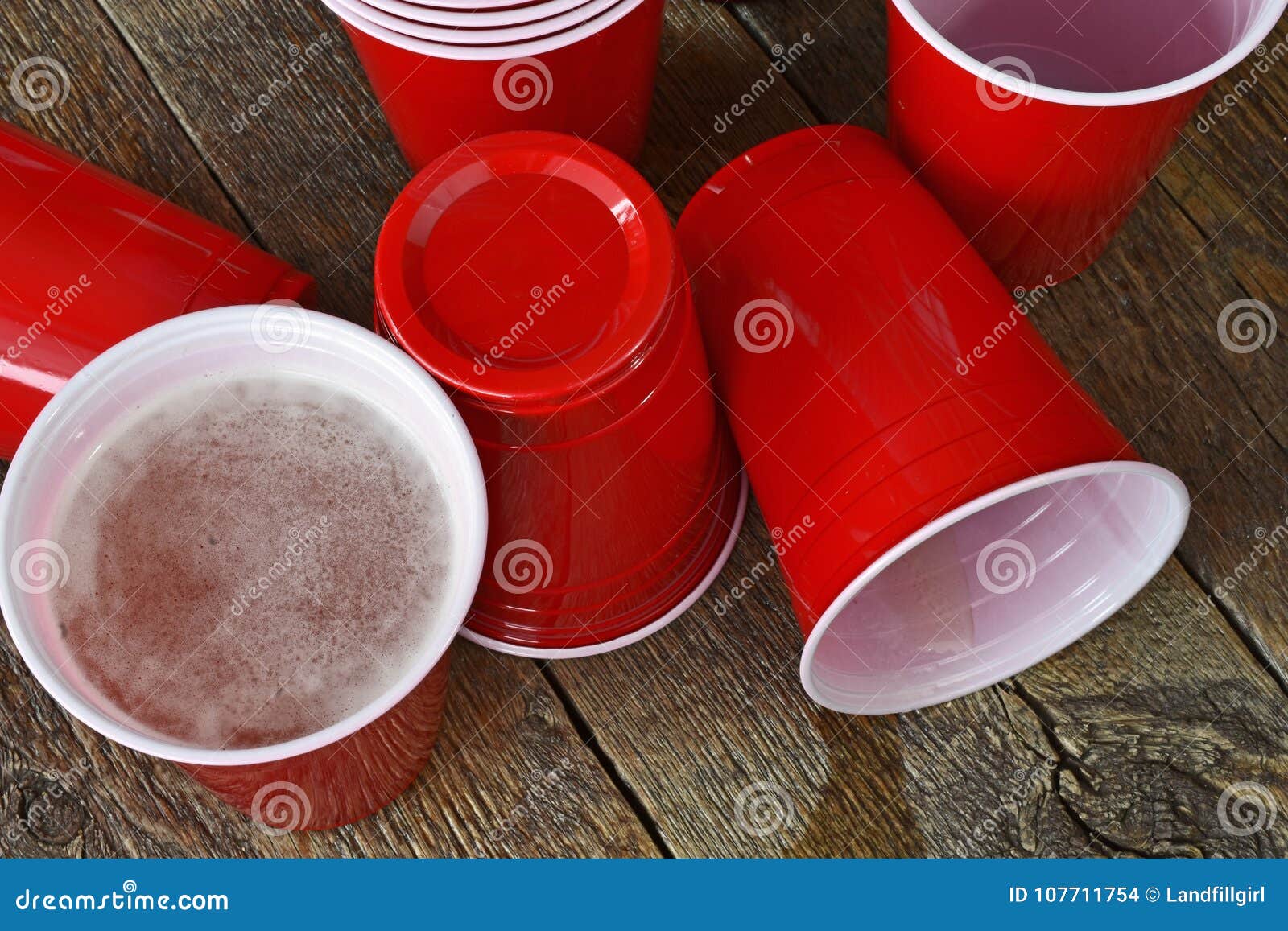 https://thumbs.dreamstime.com/z/red-plastic-drinking-cups-spilled-beer-image-107711754.jpg