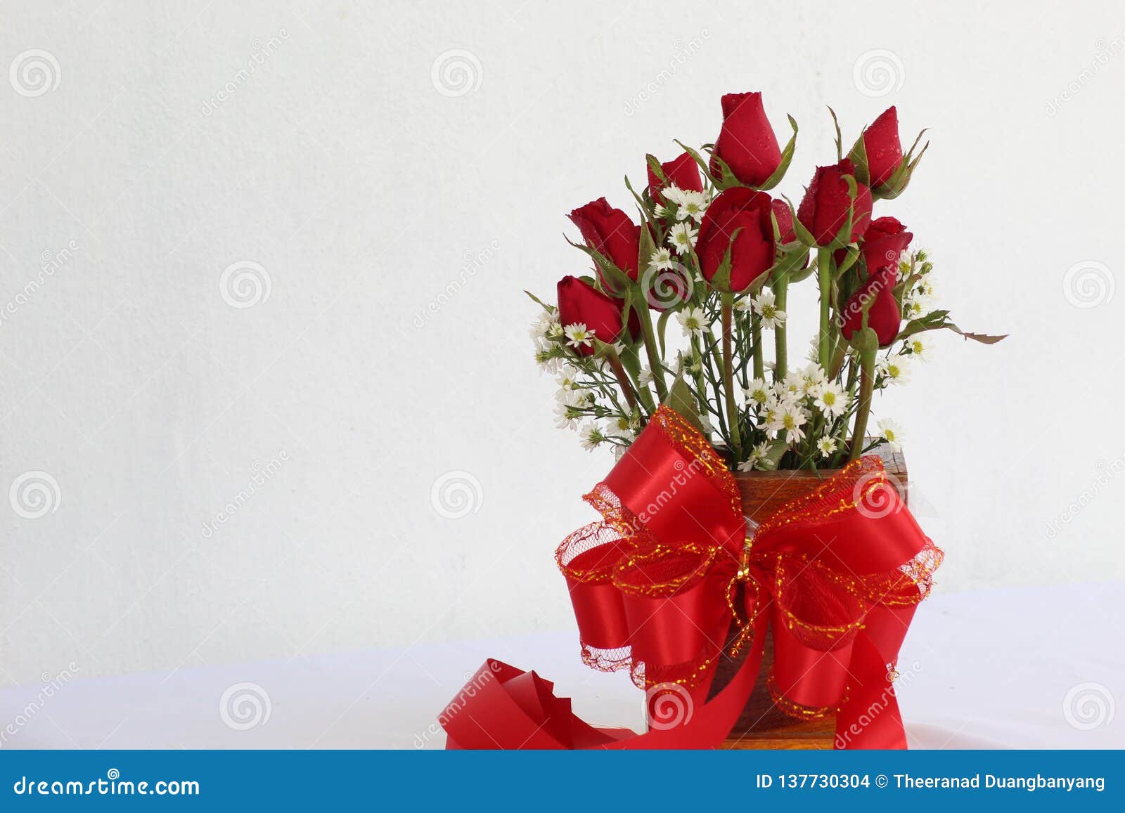 Romantic gift & red roses, isolated on pink background, love concept, Stock image