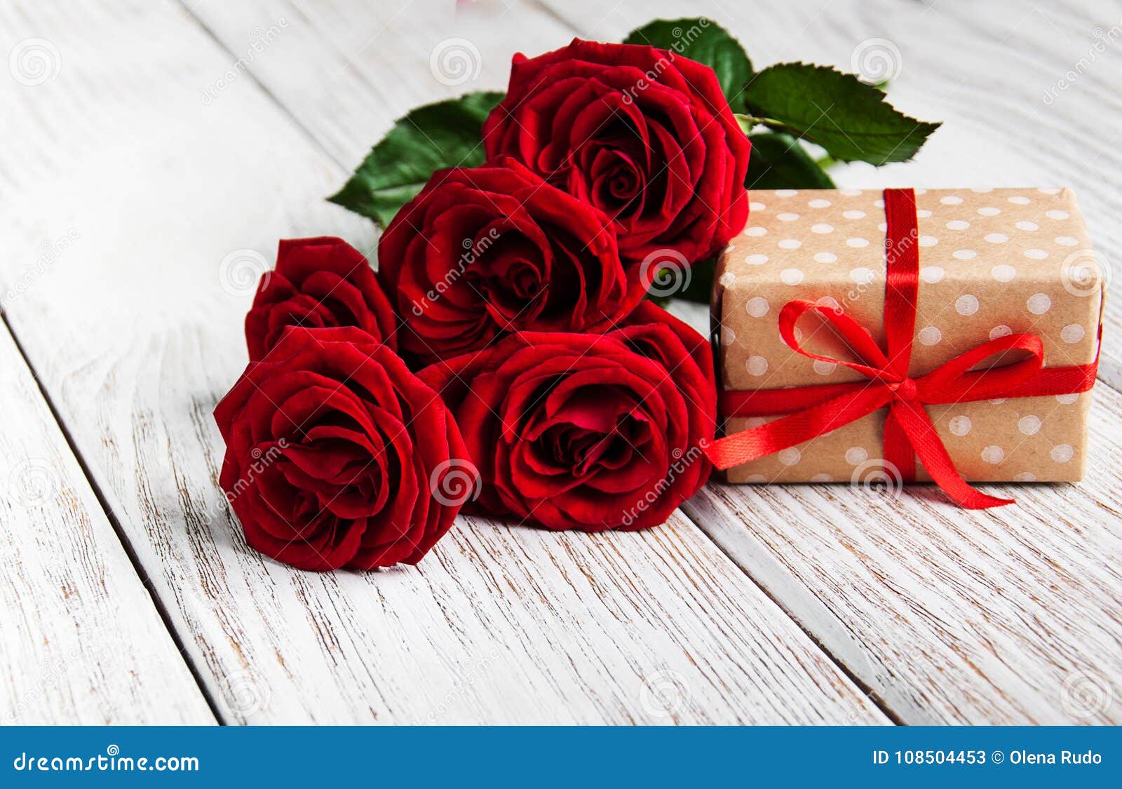 Red roses and gift box stock image. Image of romantic 108504453
