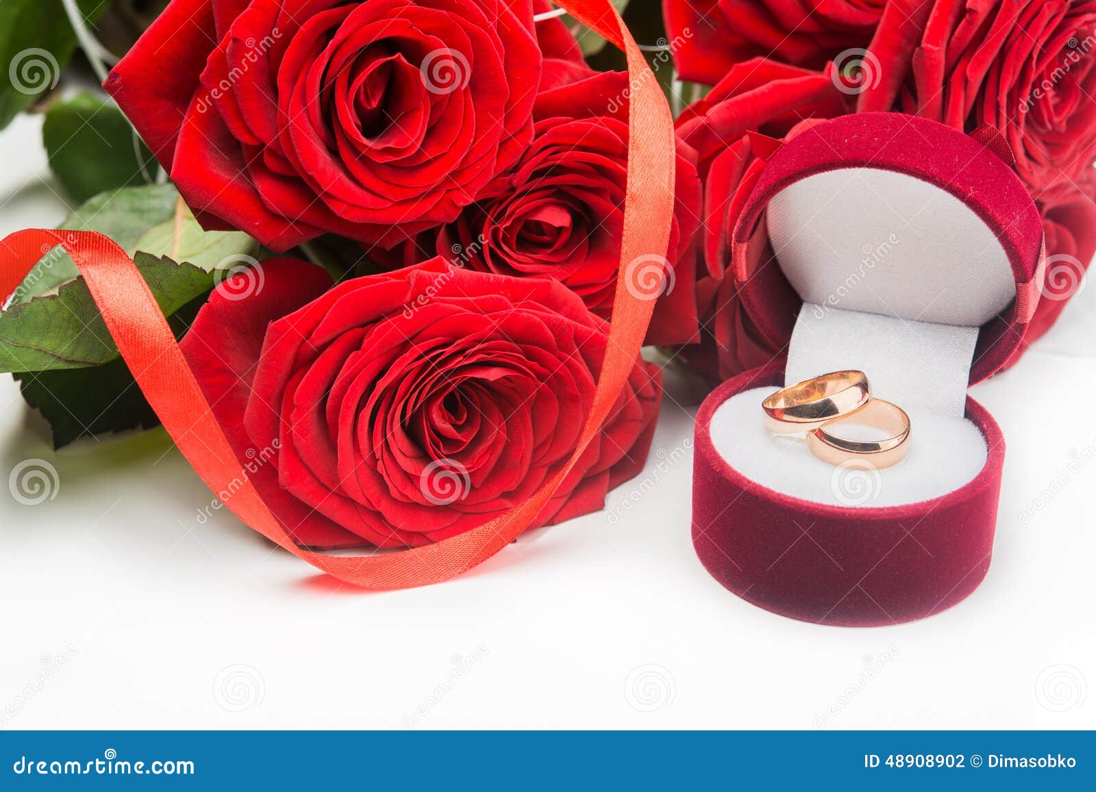 Red Roses and Wedding Rings Stock Photo - Image of open, beautiful ...