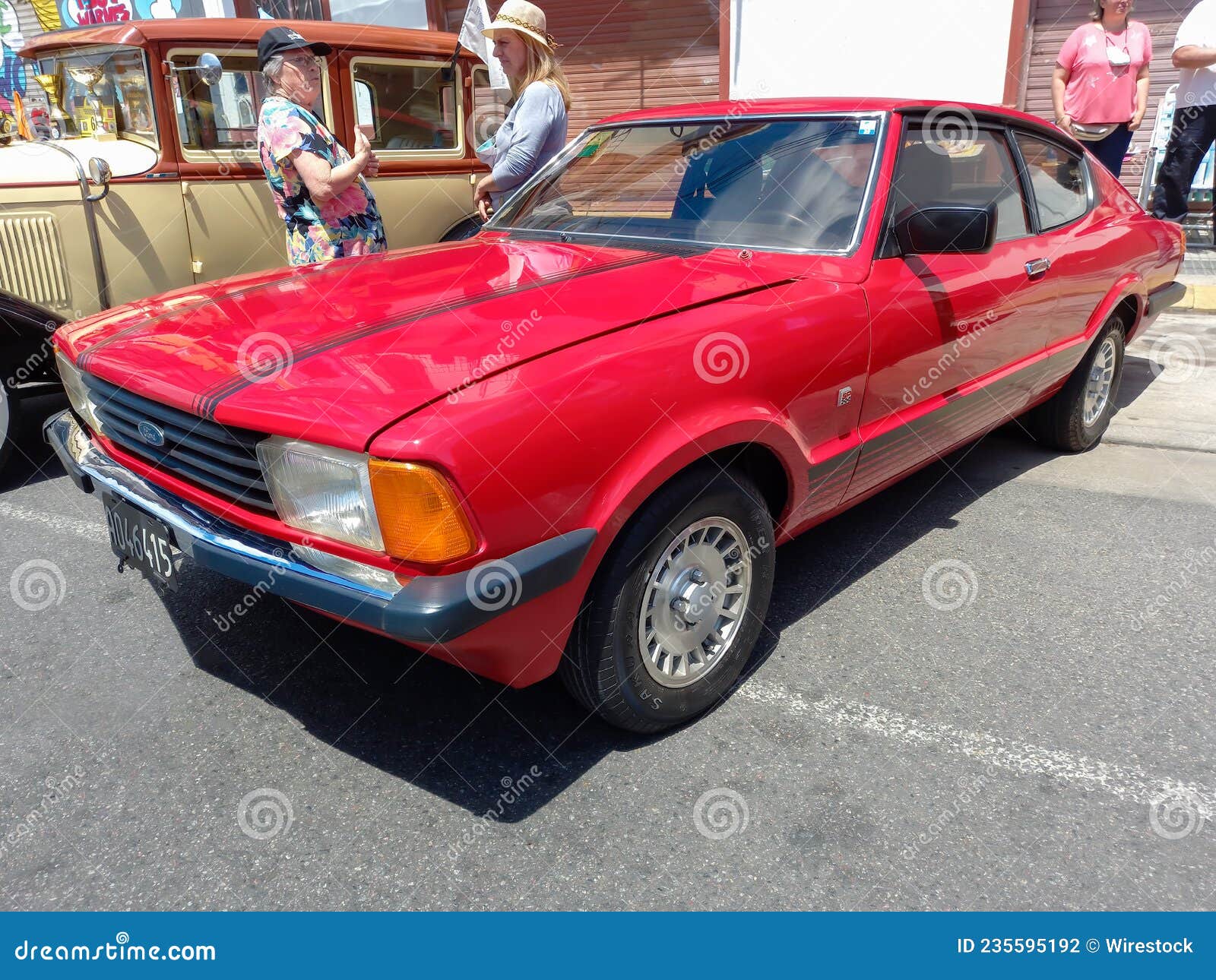 red-sporty-ford-taunus-cortina-tc-zwei-t%C3%BCrschnellcoupe-sp-s-familienwagen-argentina-expo-warnungen-klassiker-235595192.jpg