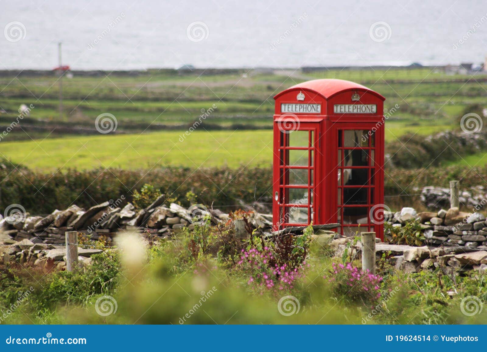 red telephone cabin