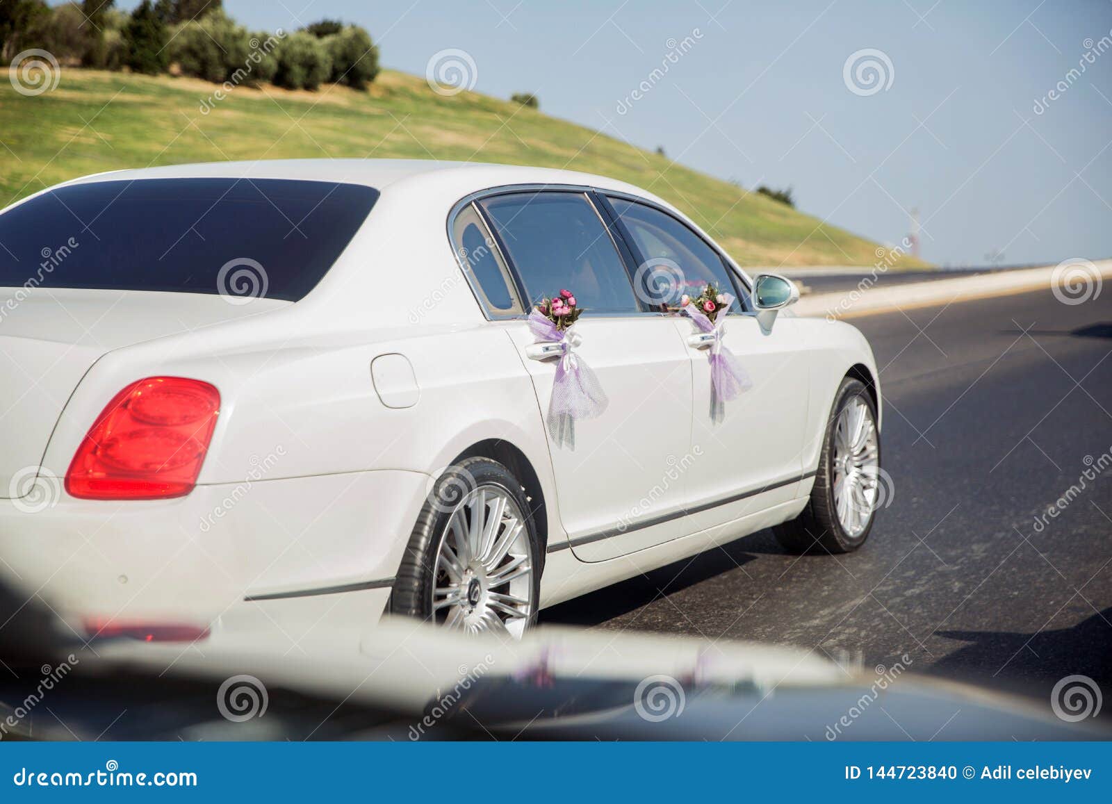 Red And White Flowers Bouquet Closeup Image Of Wedding Car