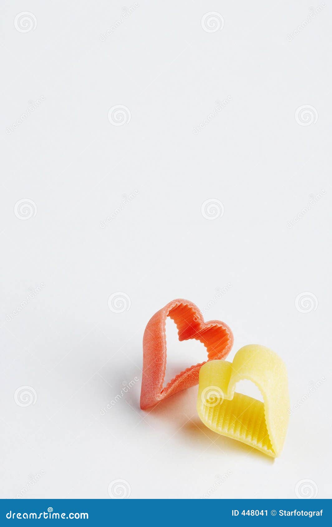 red an yellow heartd noodle - rote und gelbe herzfoermige nu