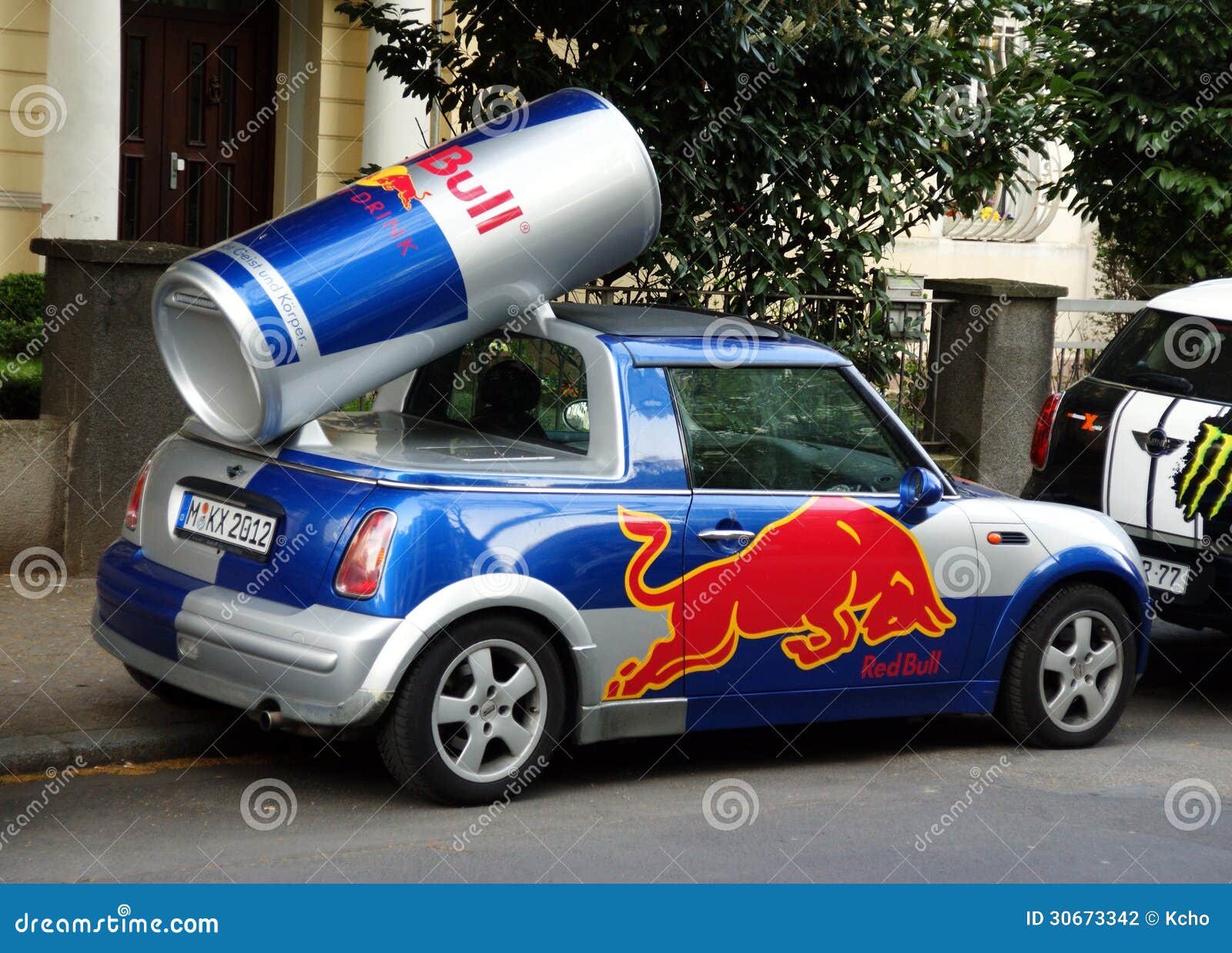 Redbull汽车图库摄影片 图片包括有饮料 可乐 商业 显示 集会 次幂 微型 古柯