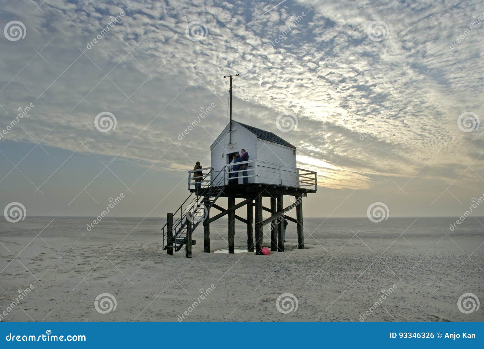 `reddingshuisje` safe house vlieland, the netherlands