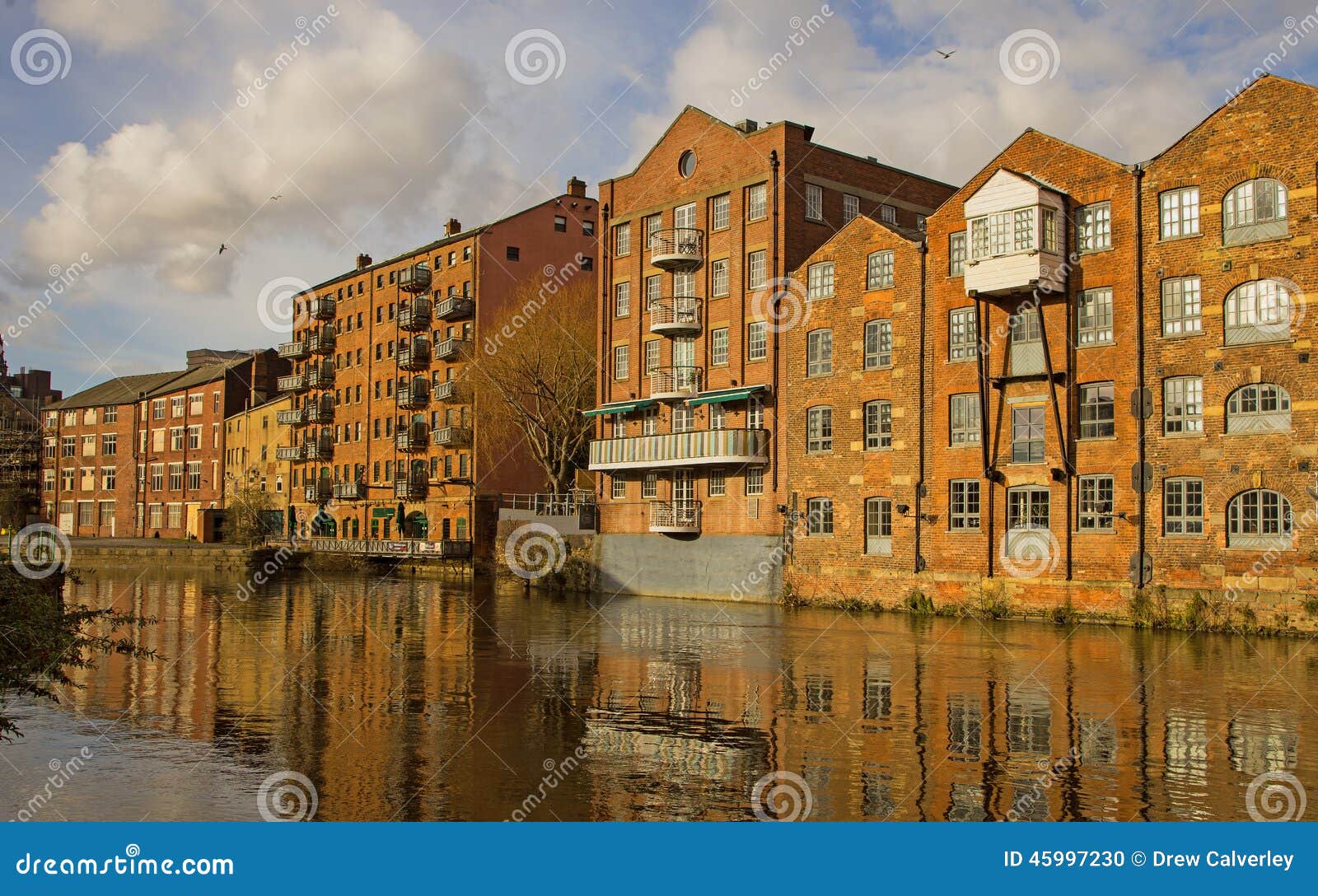 redevelopment alongside the rive aire, leeds yorkshire