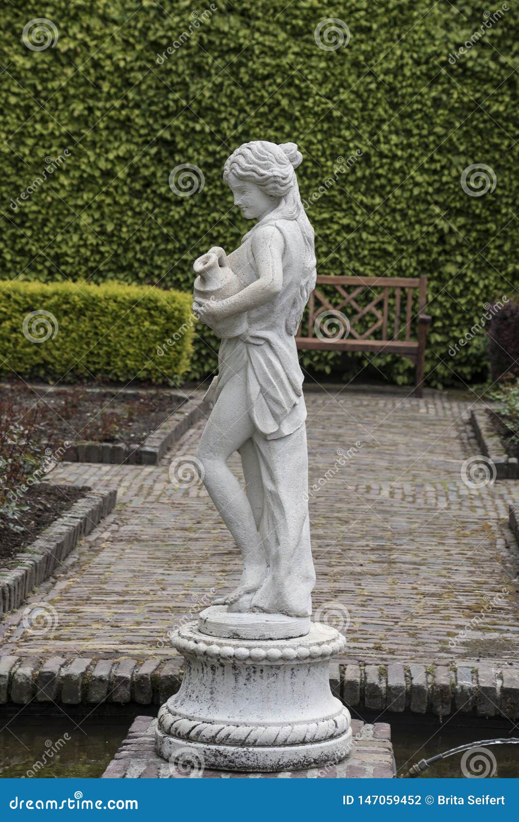 Medieval Sensual Female Sculpture In The Gardens Of Castle Of Arcen Netherlands Fotografia