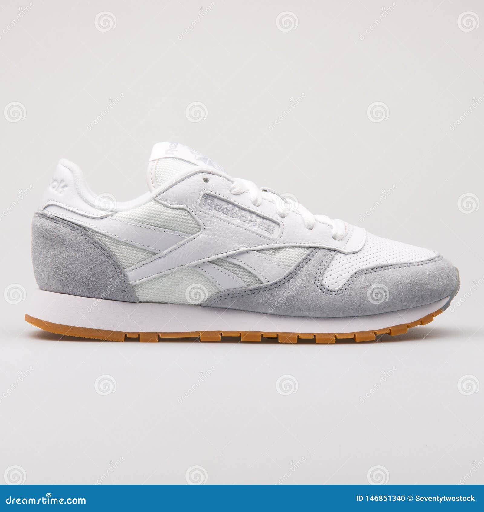justa Supresión Oficial Reebok Classic Leather SPP White and Grey Sneaker Editorial Image - Image  of isolated, fitness: 146851340