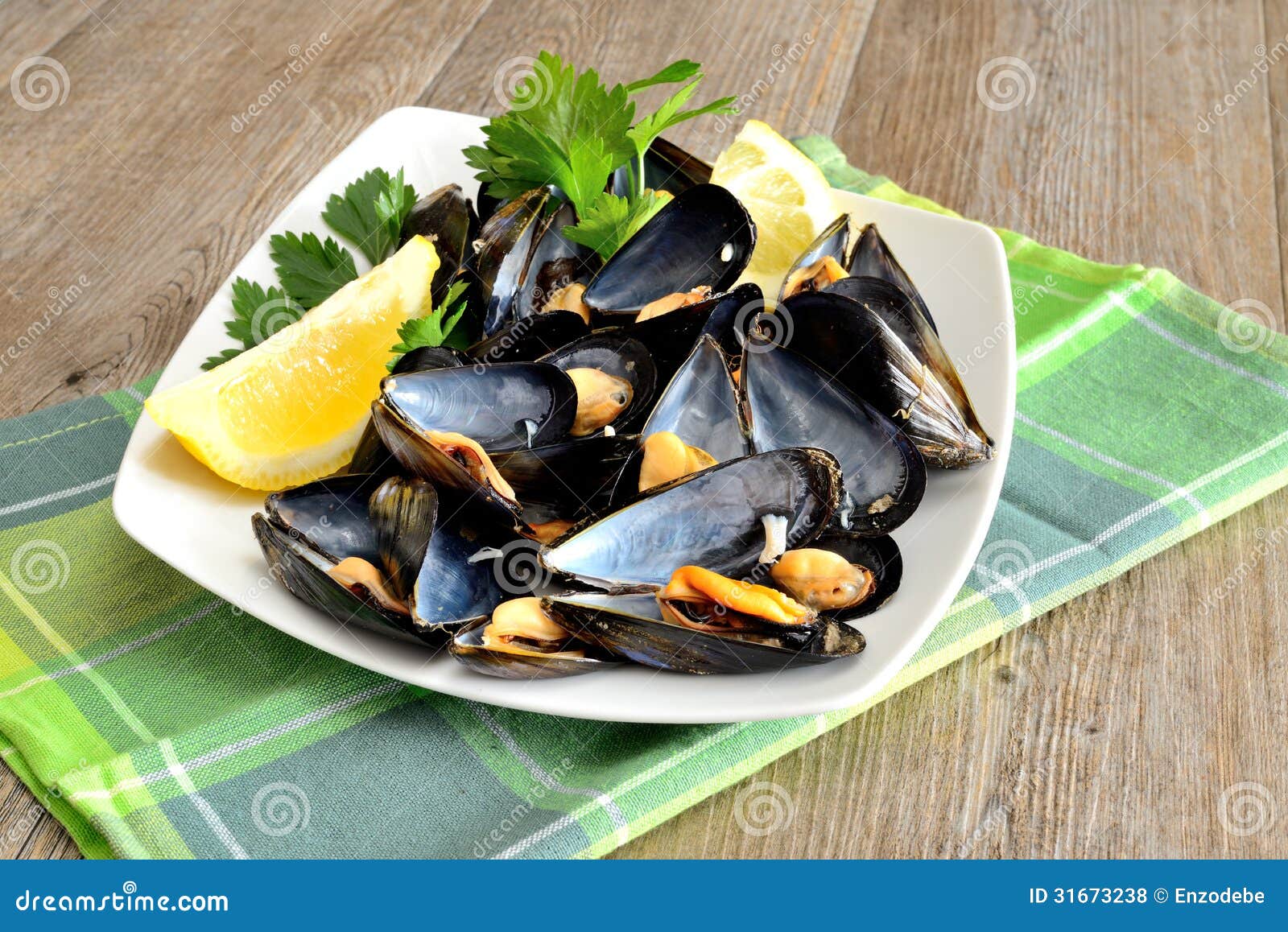 Ref mussels with lemon stock photo. Image of water, lemon 31673238