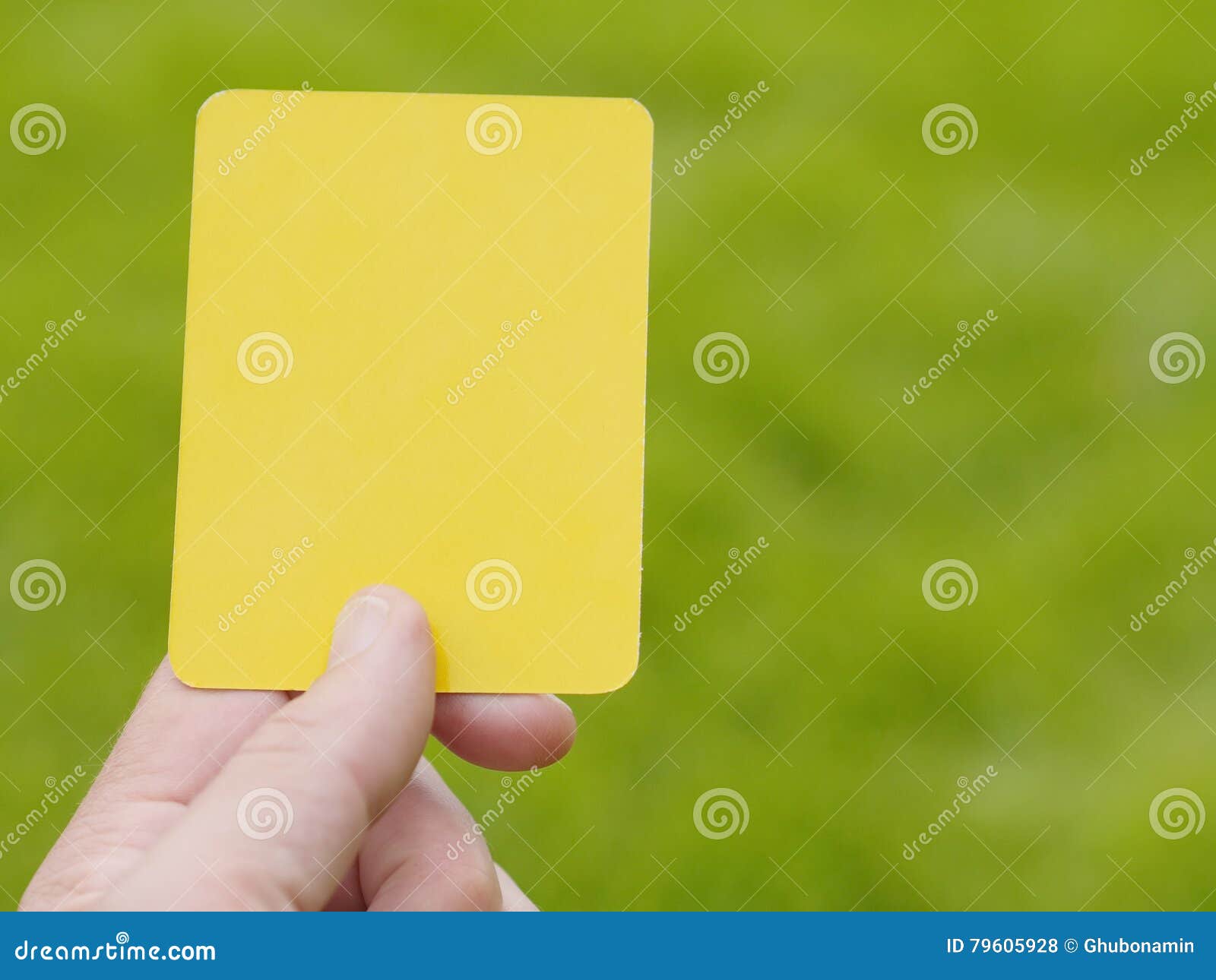 3 желтых карточки. Желтая карточка. Рука с желтой карточкой. Желтая карточка арбитра. Карточка жёлтая манаполии.