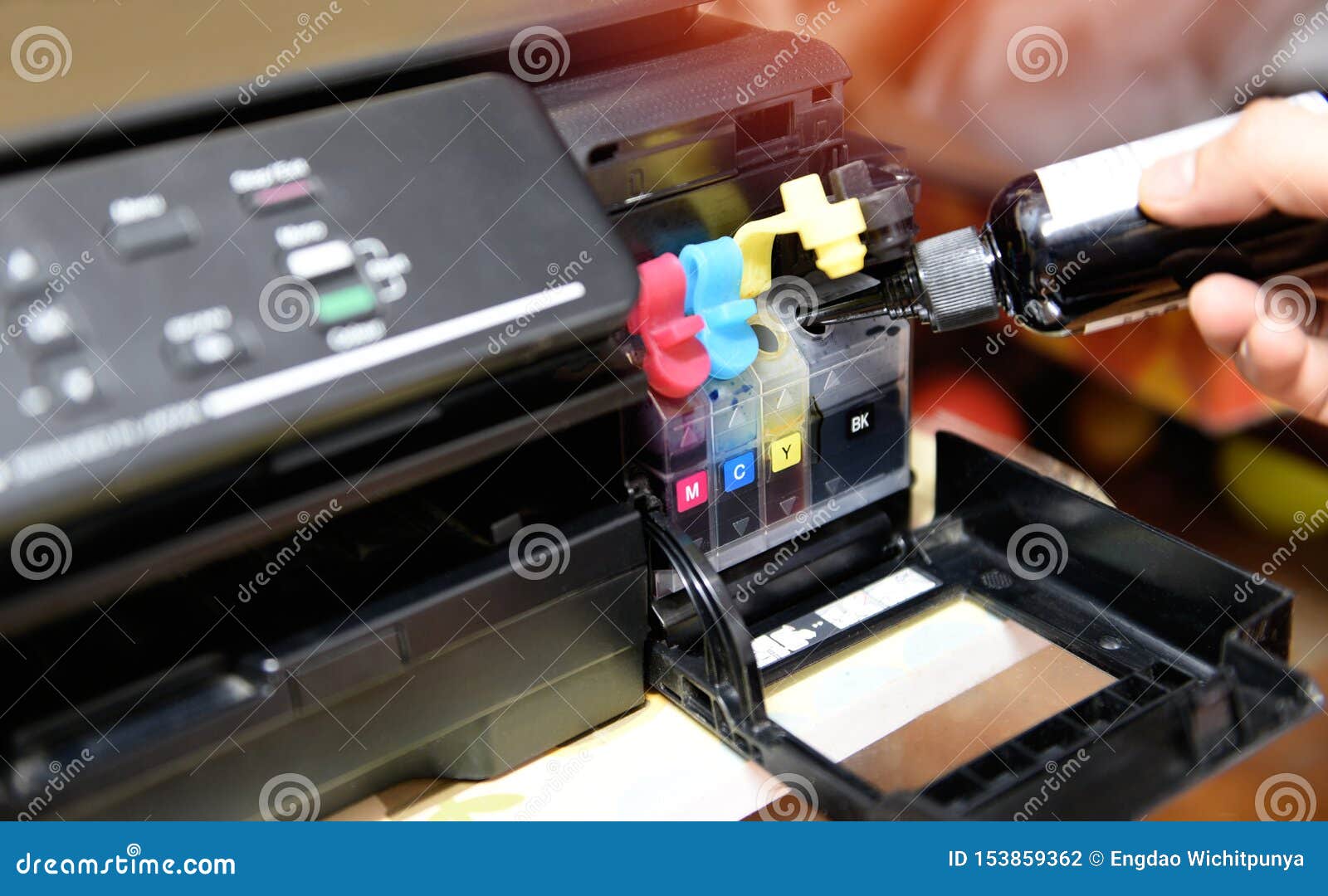 lampe æg af Refill Ink Tank Printer at Office - Close Up Printer Cartridge Inkjet of  Color Black CMYK and Repair Fix the Problem Concept , Stock Photo - Image  of background, plastic: 153859362