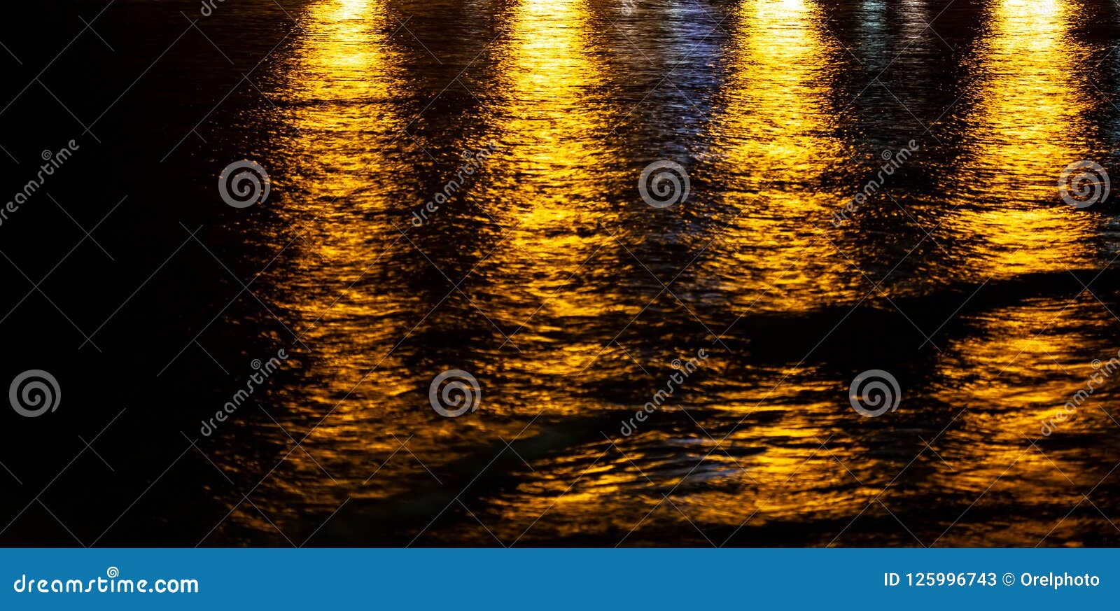 reflection of light in water