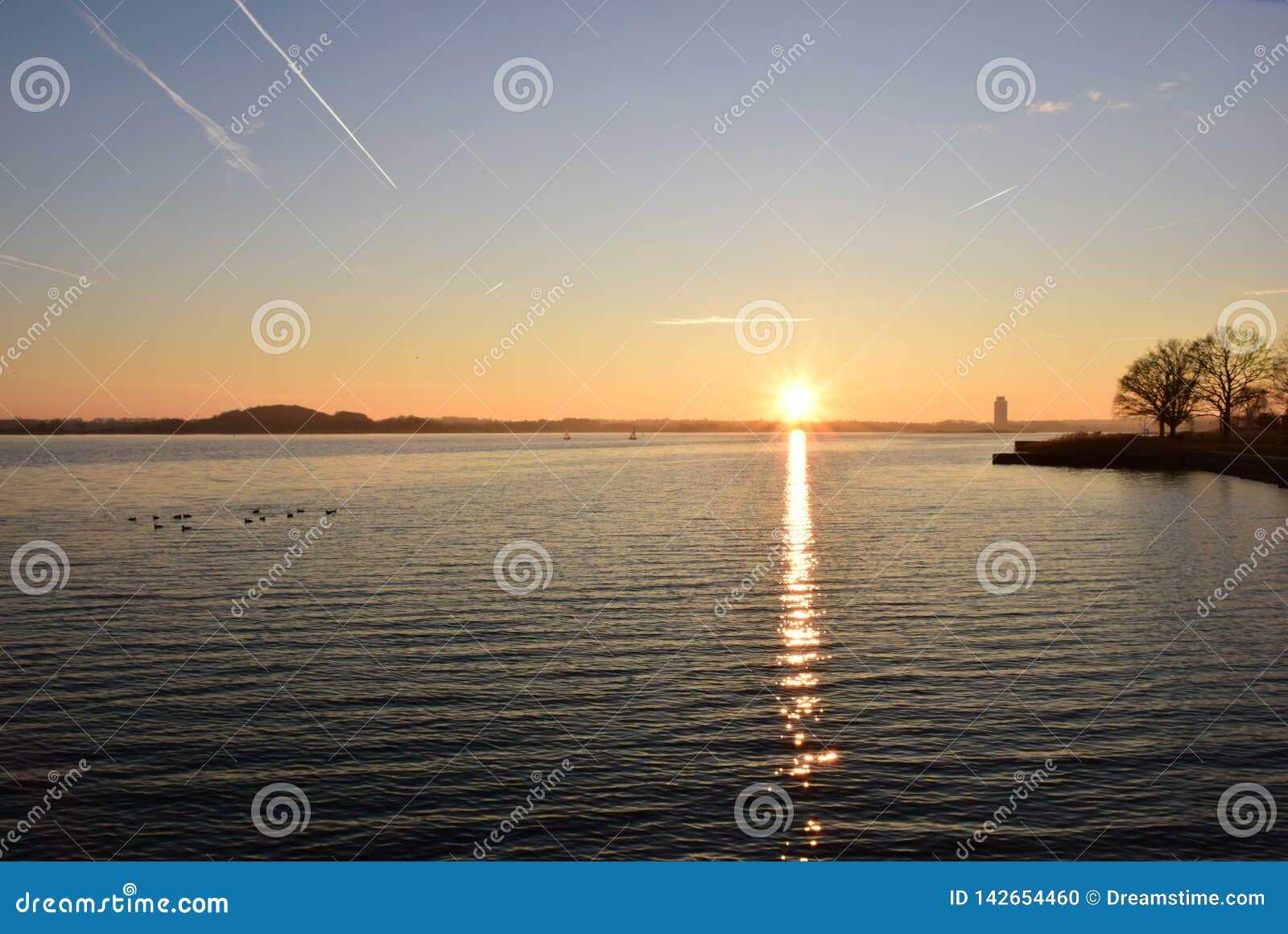 The Reflection of the Sun at Sunset Stock Photo - Image of avion ...