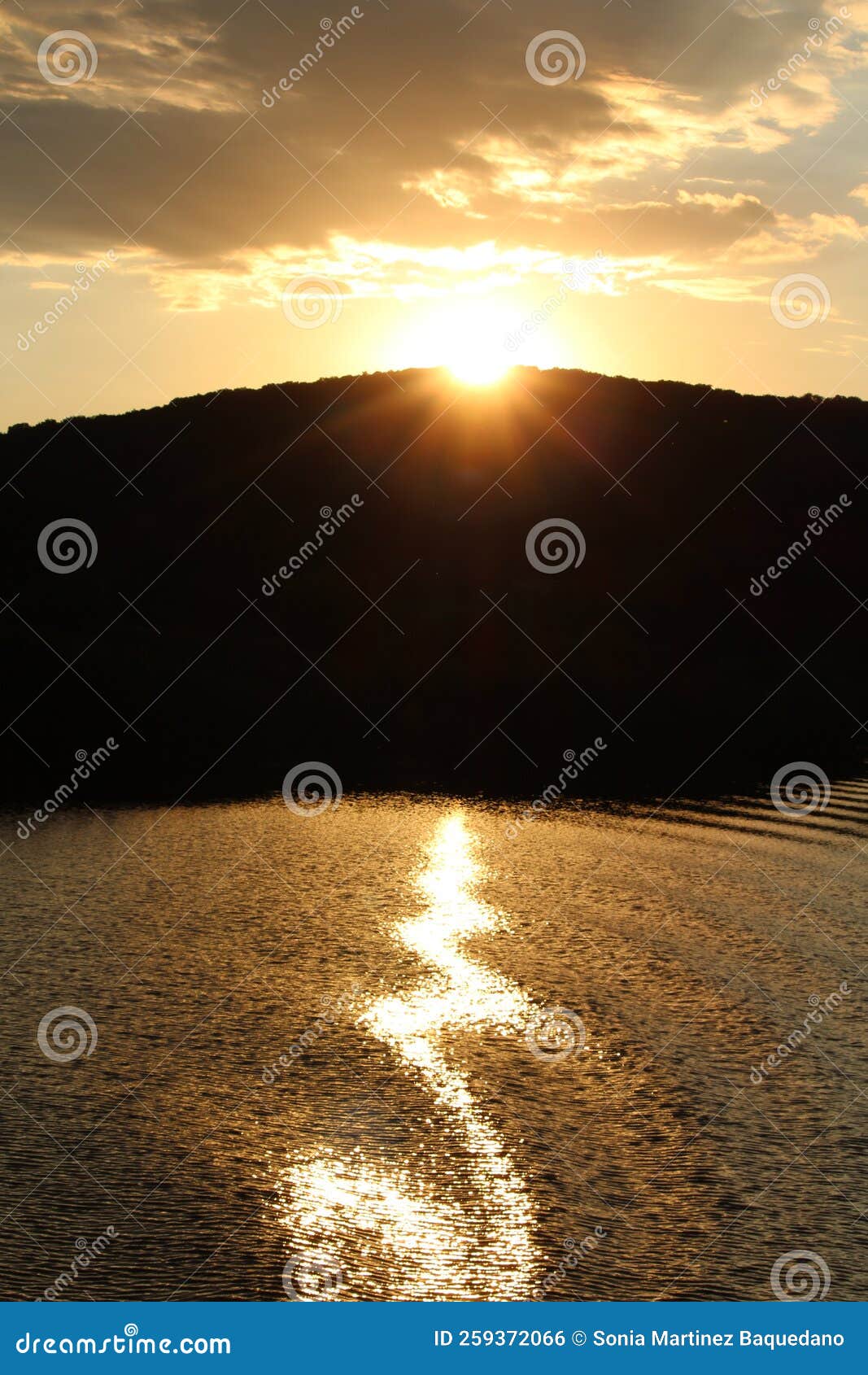 reflection of the sun in vÃÂ­stula river, cracovia, poland
