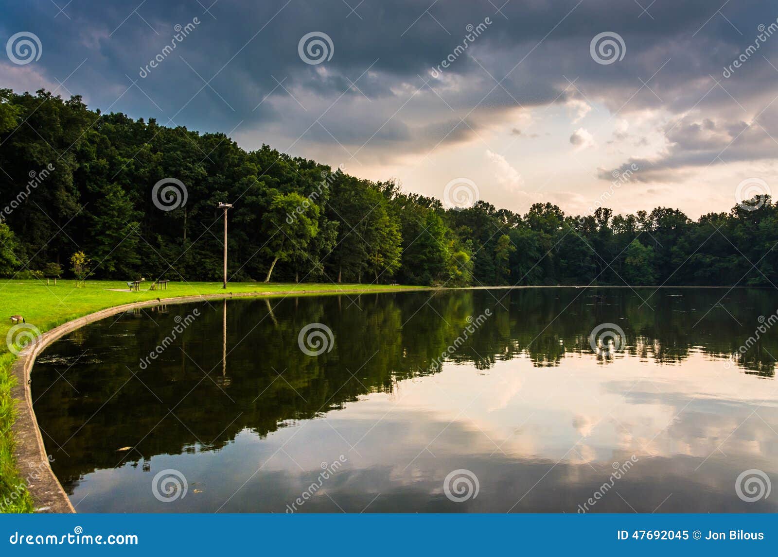 Reflections in Pinchot Lake at Sunset, in Gifford Pinchot State Stock Image  - Image of coast, park: 47692045