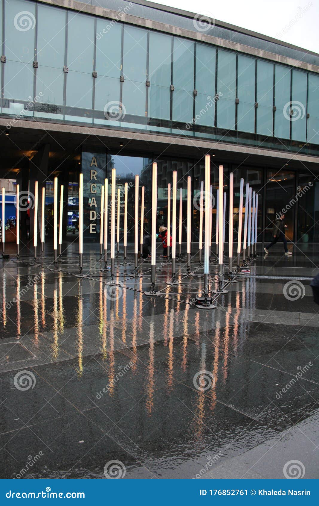 Reflectores De Agua De Luces En Londres Central Foto editorial - Imagen de  detallado, hermoso: 176852761
