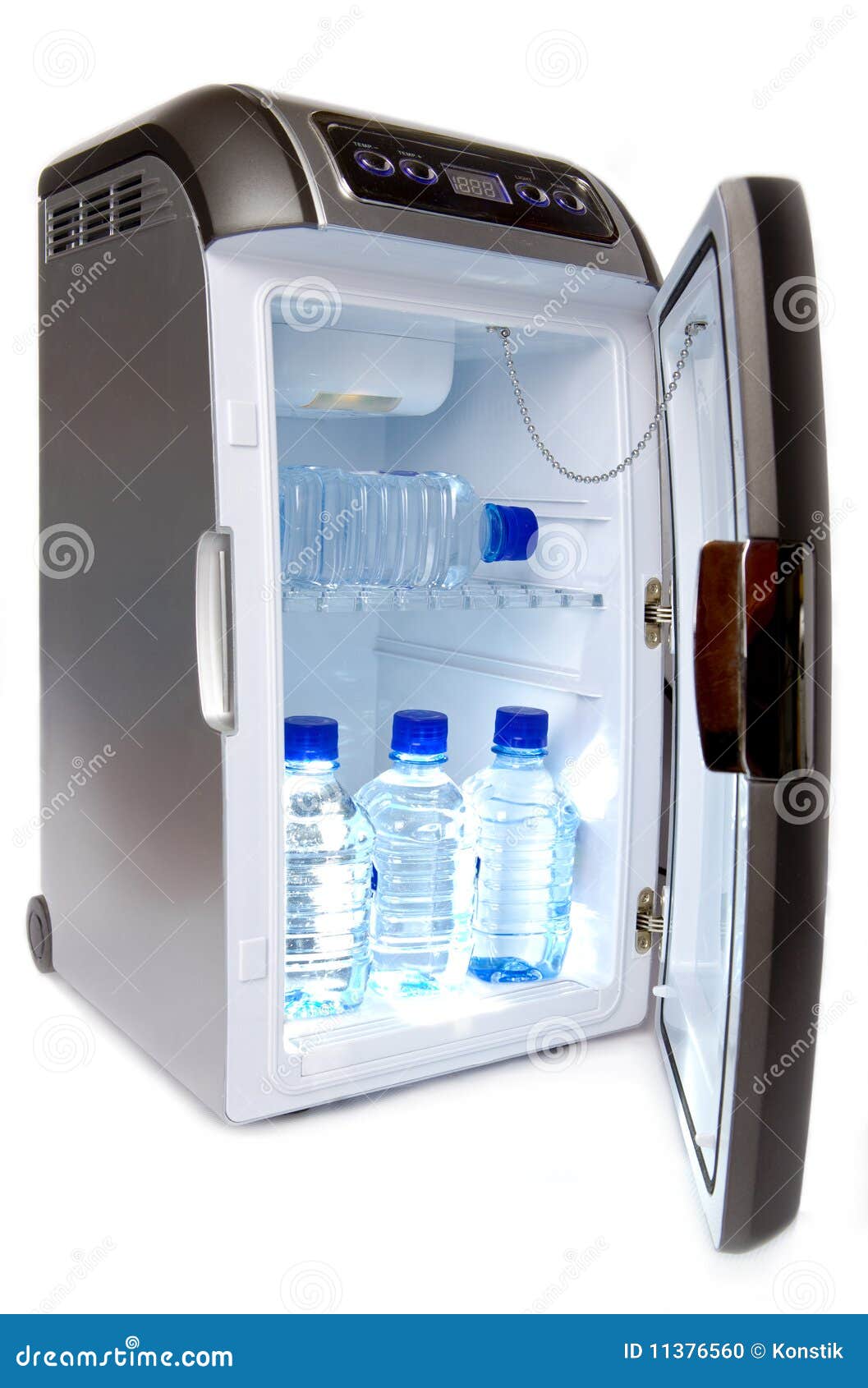 refrigerador-con-las-botellas-de-agua-11376560.jpg