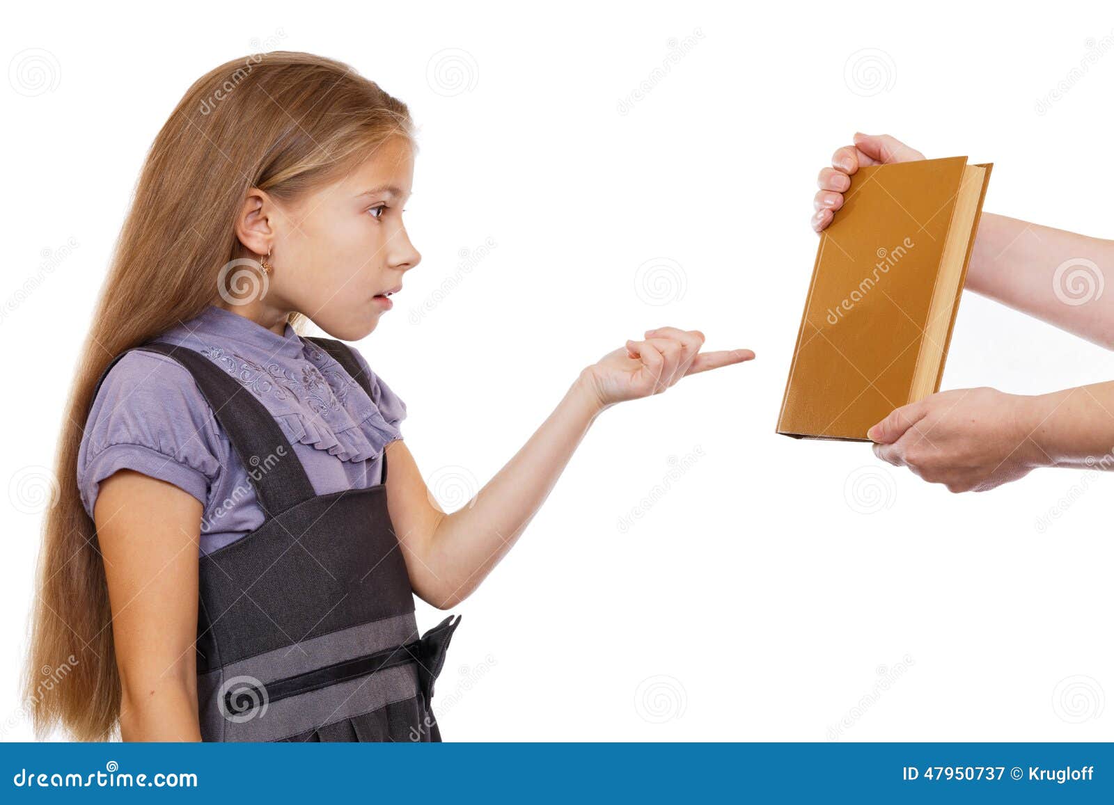 Regalo desagradable de la sorpresa. Muchacha desagradable sorprendida por un regalo - el libro