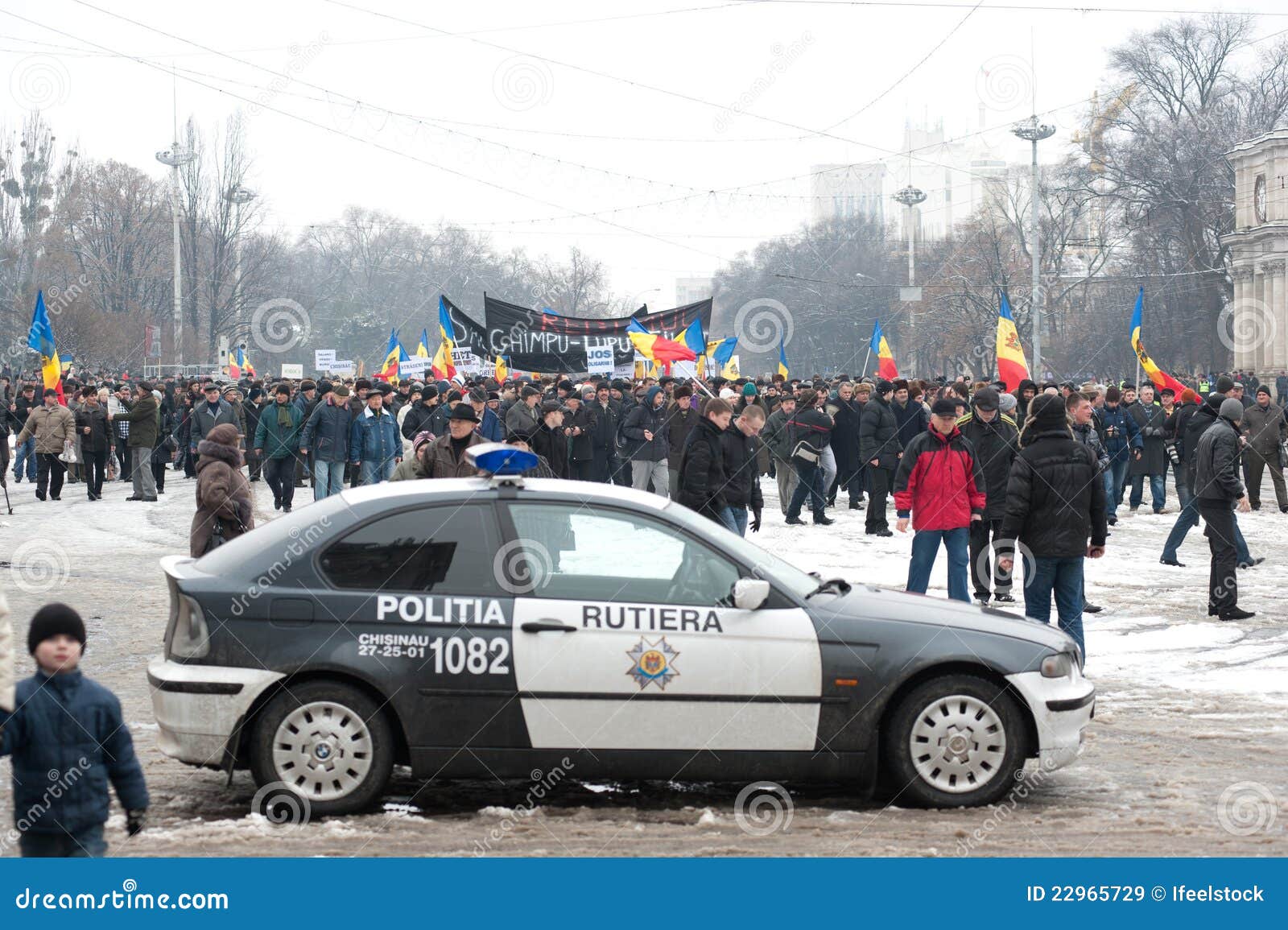 Regerings- marsch moldova för anti demonstration. Demokrati moldova för konstitutionen för den administrationsagainschisinau kommittén organiserade aktuell skyddsprotester