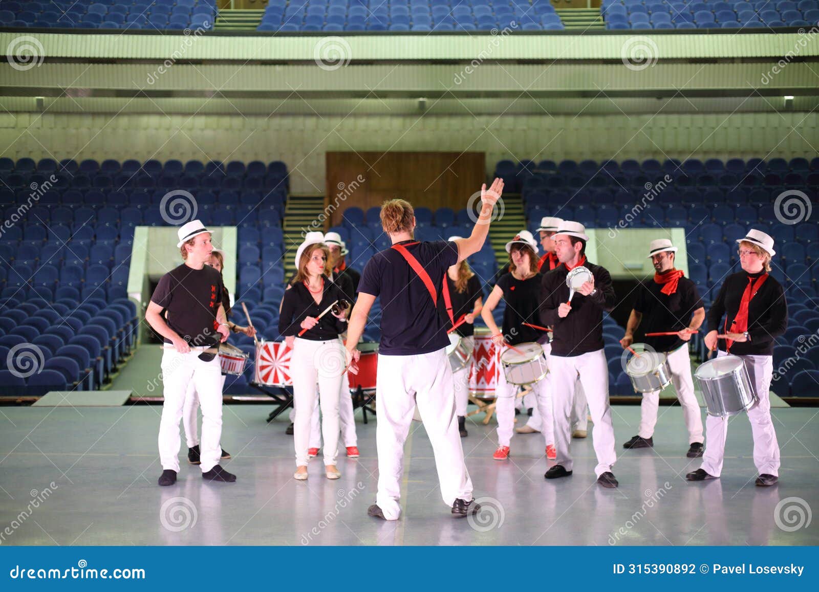 rehearsal of the drummers under the leadership of