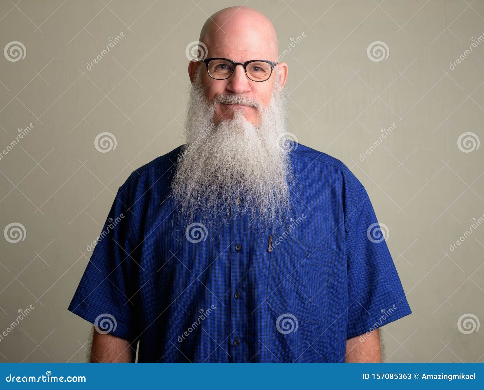 Glatze männer und brille mit Haarausfall: Warum