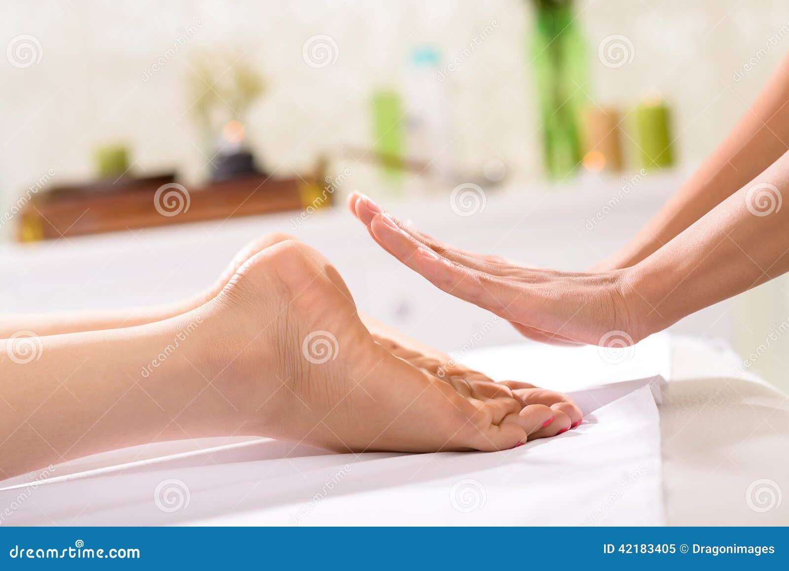 Reiki Behandlung Stockbild Bild Von Behandlung Reiki