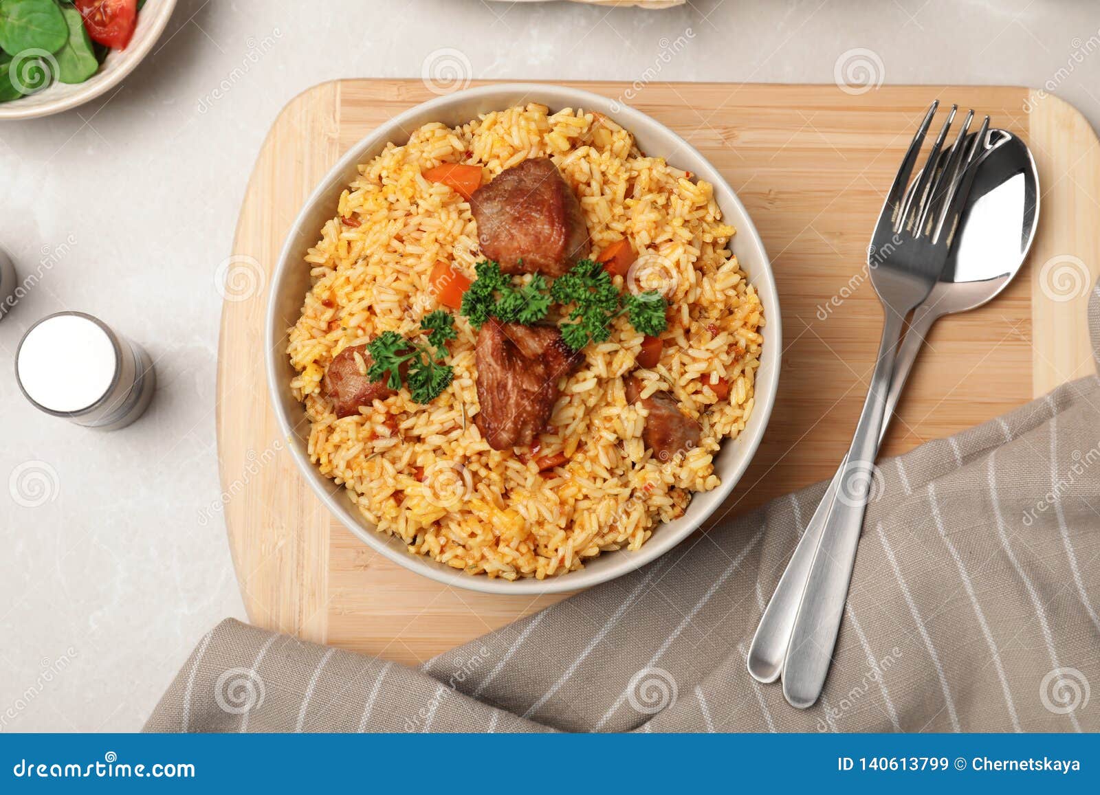 Reispilaf Mit Dem Fleisch Gedient Auf Tabelle Stockbild - Bild von ...