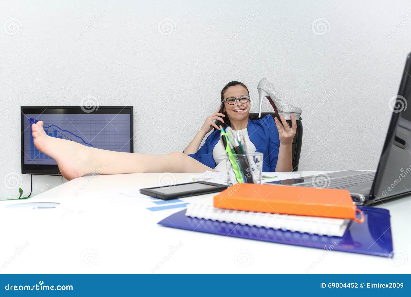 https://thumbs.dreamstime.com/z/relaxed-winning-business-woman-sitting-her-legs-desk-photo-happy-businesswoman-feet-up-office-69004452.jpg