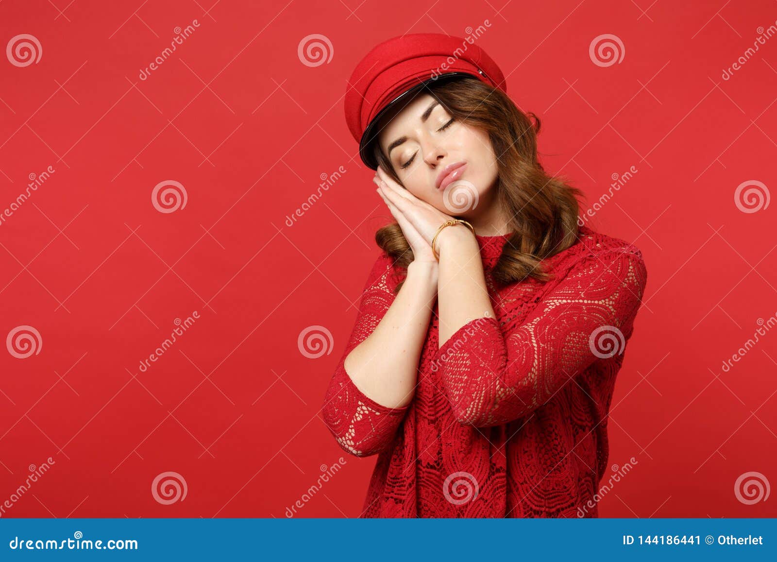 stay in closed hands stay in closed hands