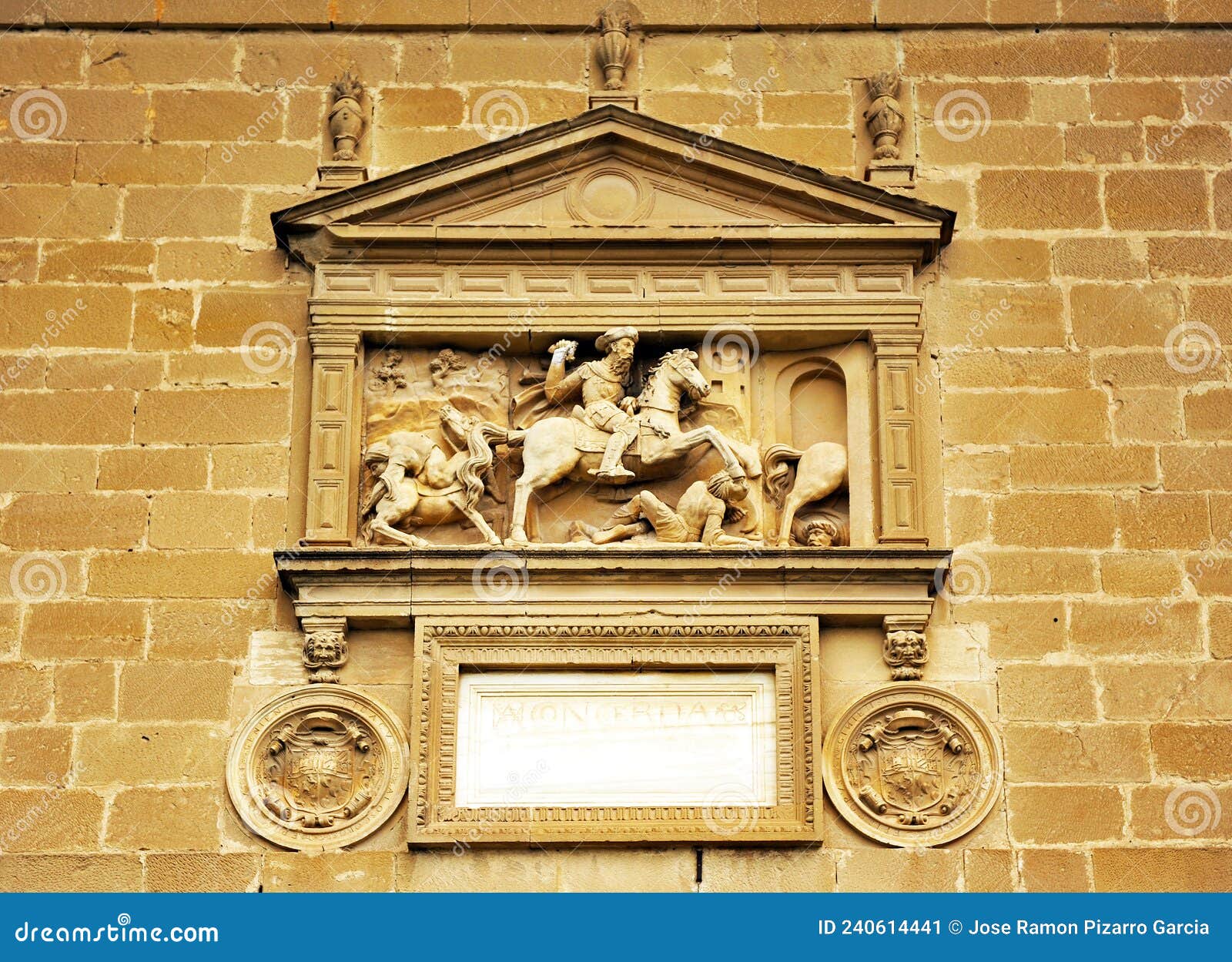 detalle de la fachada del hospital de santiago en ubeda, provincia de jaÃÂ©n, espaÃÂ±a