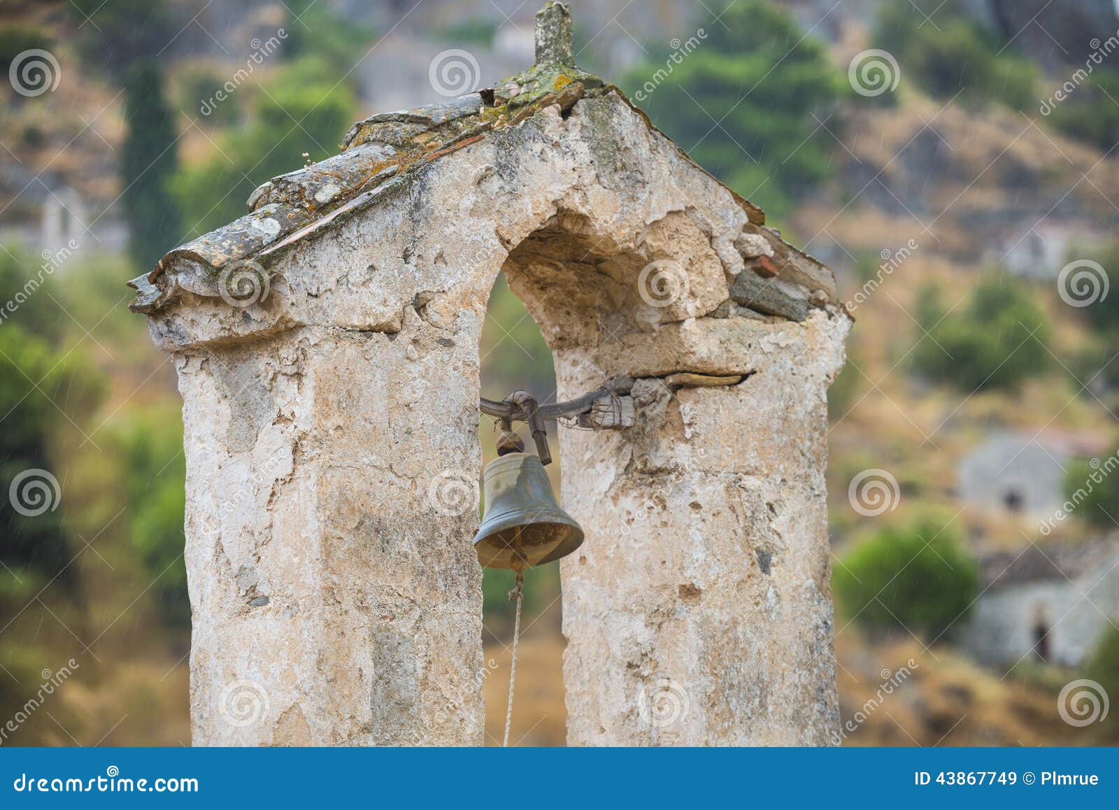 Religion. Alte Kirchenglocke in Griechenland