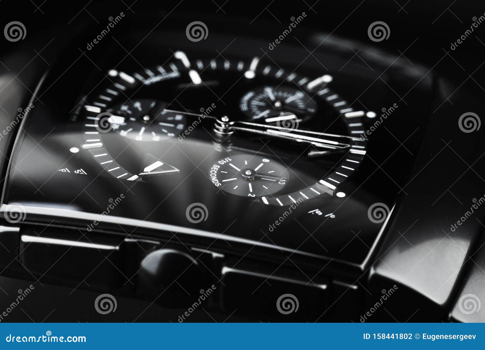 Reloj De Muñeca Hecho De Cerámica Negra. Cierre Foto de archivo - Imagen de cerámica, hecho: 158441802