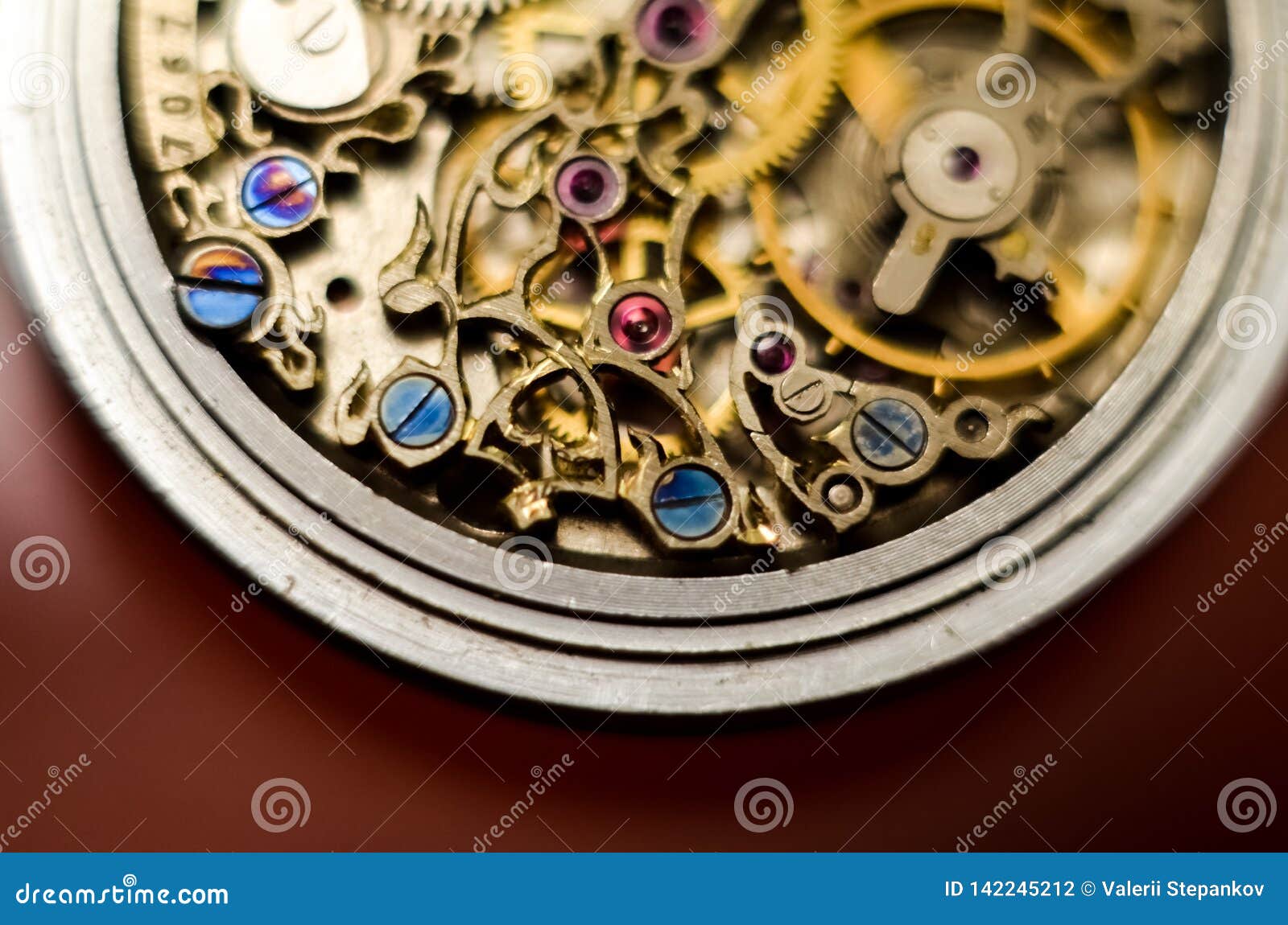 Reloj Esquelético Relojes De Bolsillo Antiguos Del Vintage Del  Skeletonization Cráneo Estilizado En El Mecanismo Reloj Mecánico, Foto de  archivo - Imagen de cogwheel, reloj: 142245212