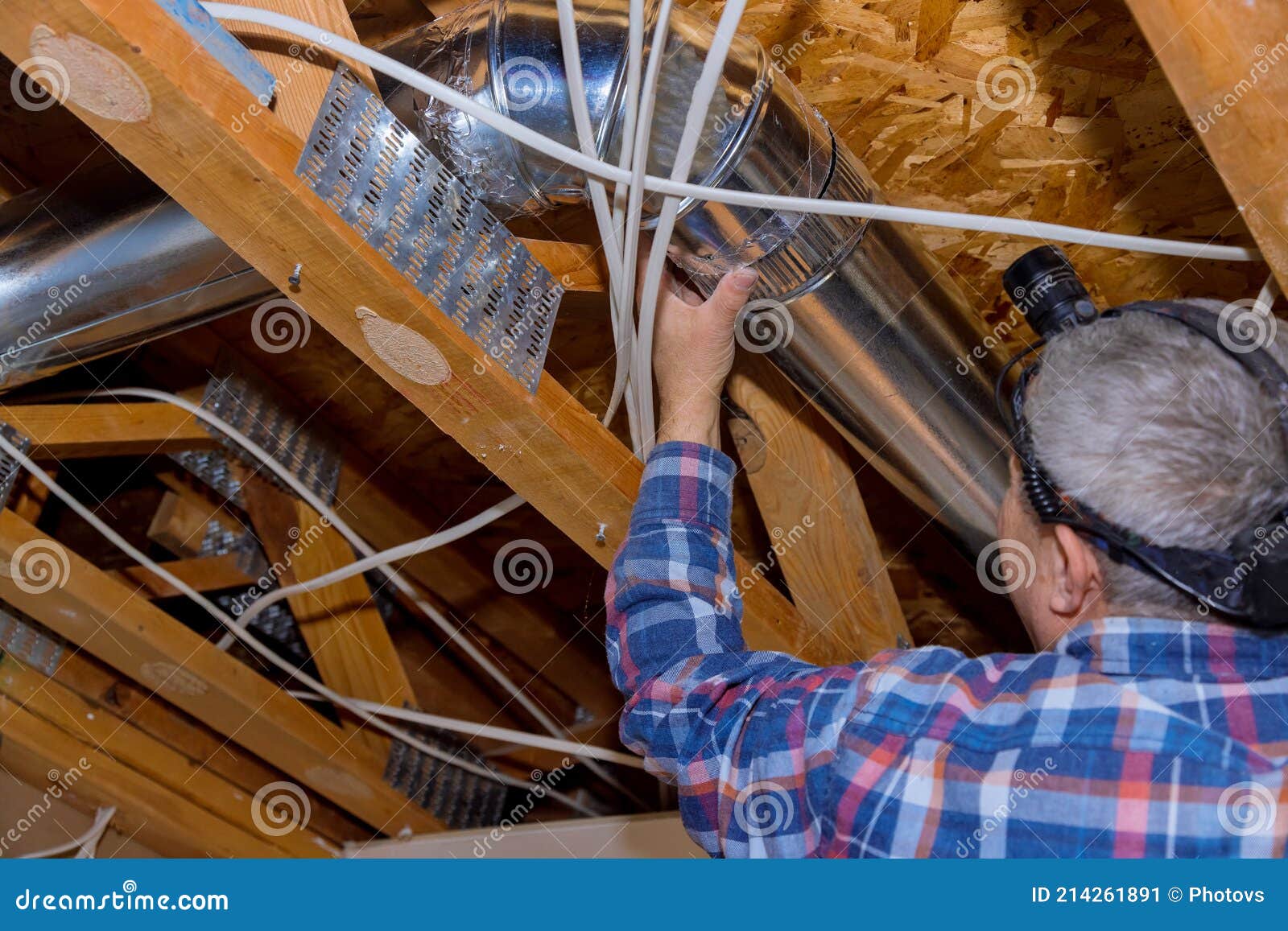 Remodelling System HVAC Duct Ventilation Pipes the Installation in