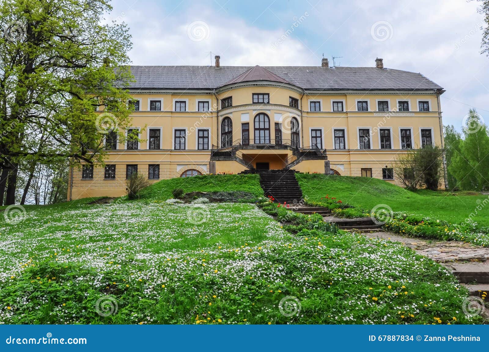 remte manor ensemble and park