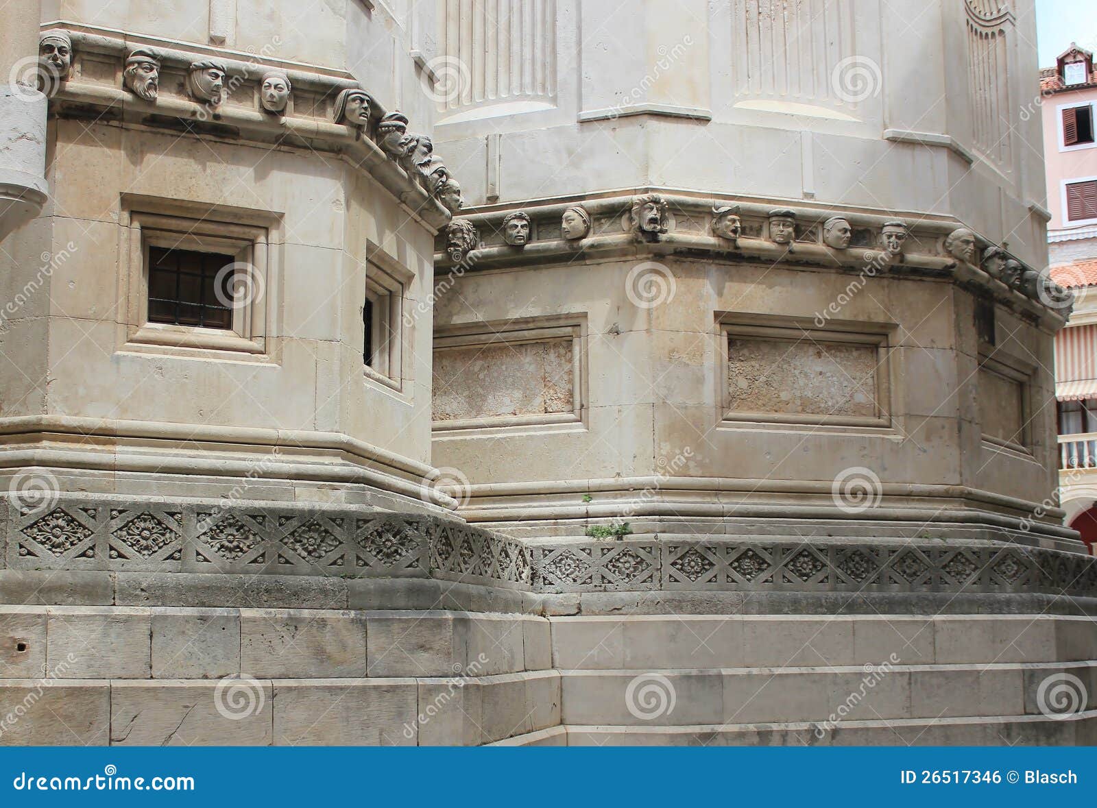 Renaissancesteinportraits - Sibenik Kathedrale. Renaissancesteinköpfe auf der Fassade der Kirche - Heiligesjames-Kathedrale, Sibenik, Kroatien