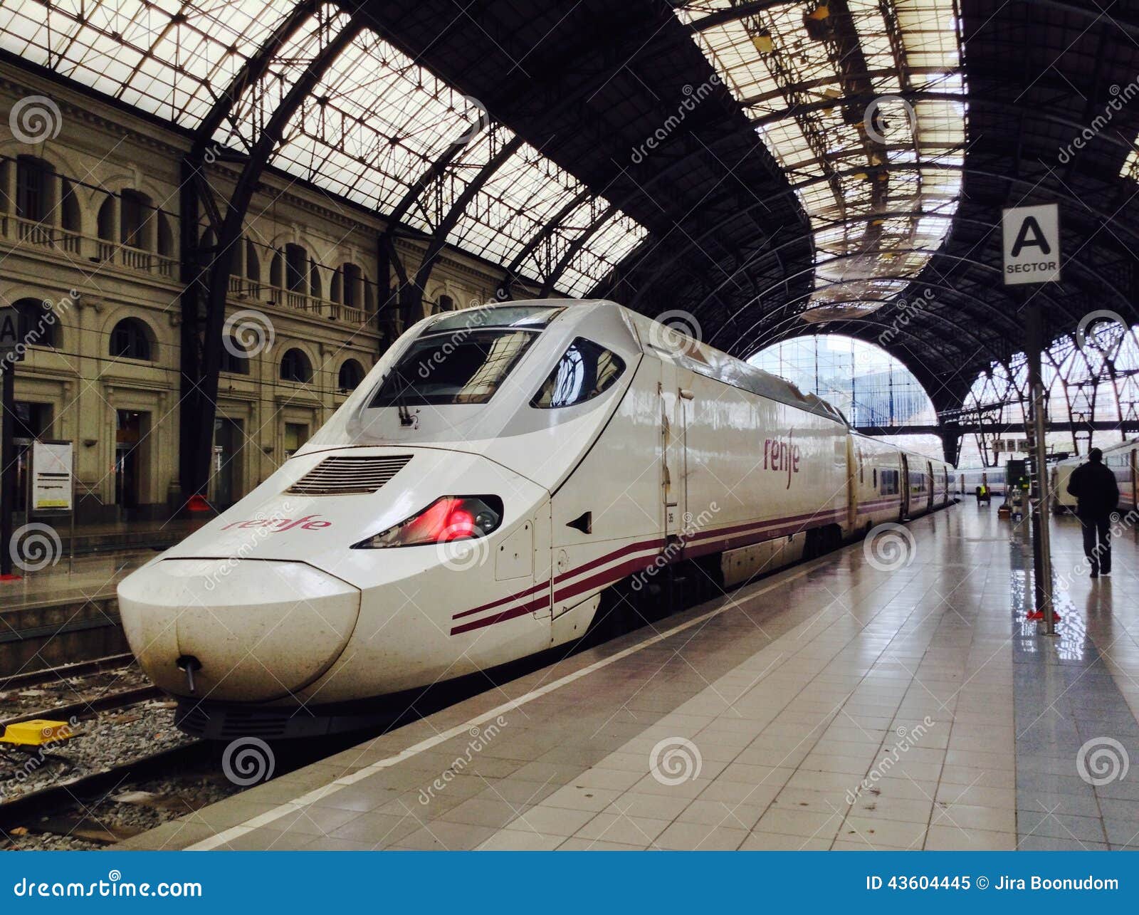 Renfe train editorial image. Image of spain, terminal 43604445
