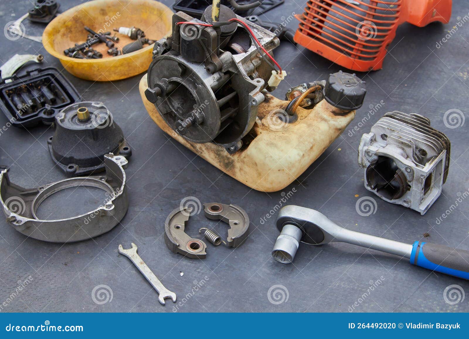 Repair a Broken Brush Cutter,disassembled the Old Brush Cutter